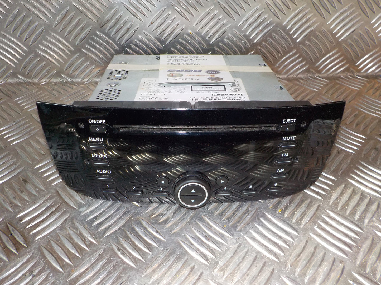 Fiat Punto Evo Radio M/Cd Med OEM Nr. Ophugger Fra Fiat Ophugger