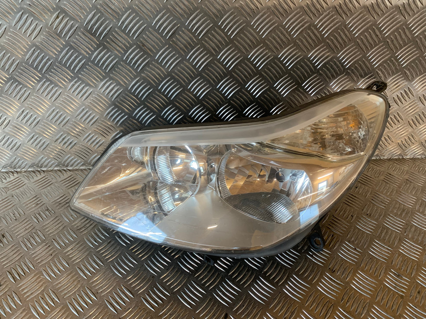 Citroen C5 Forlygte Med OEM Nr. 620843 Fra Citroen Ophugger