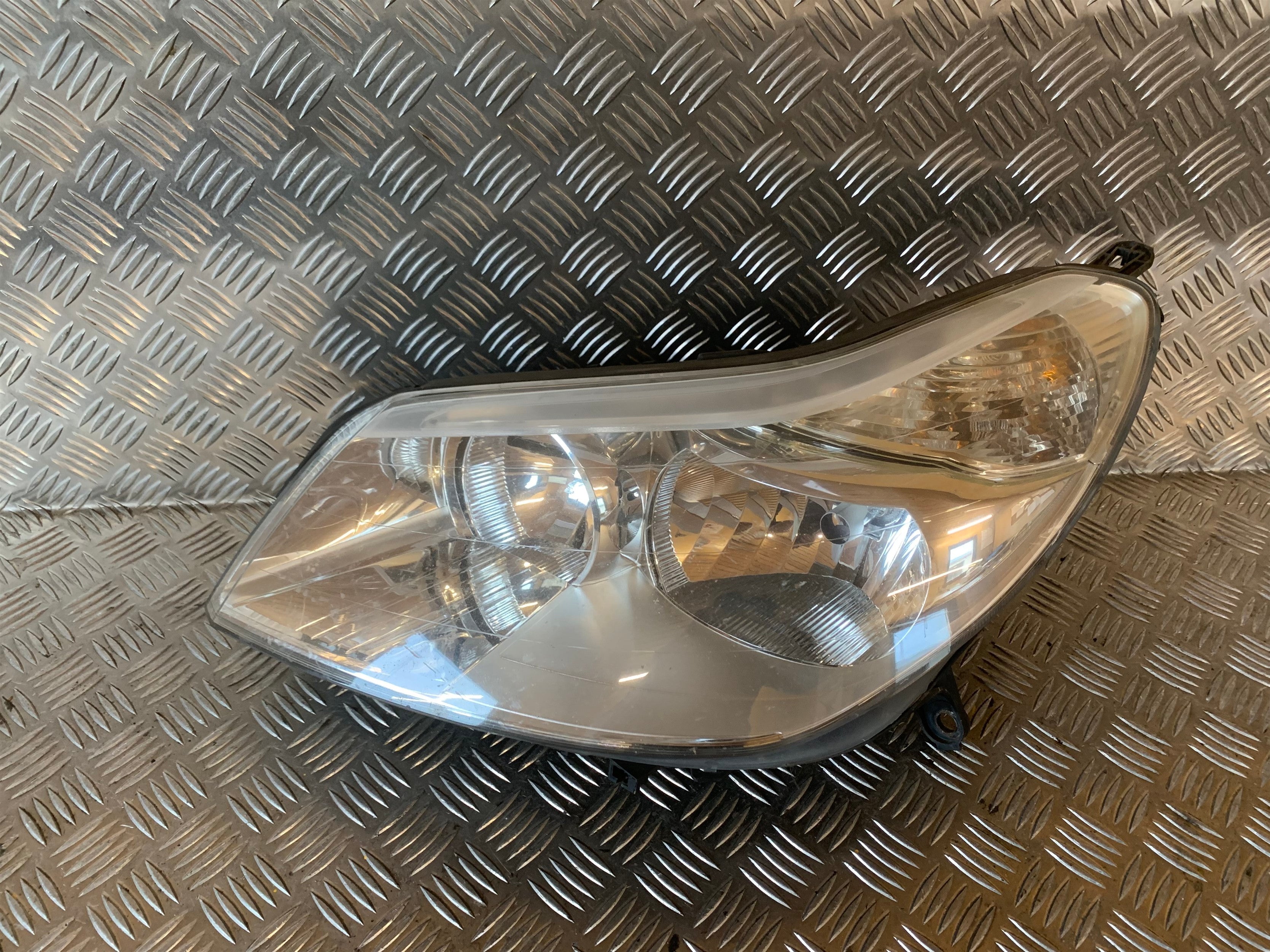 Citroen C5 Forlygte Med OEM Nr. 620843 Fra Citroen Ophugger