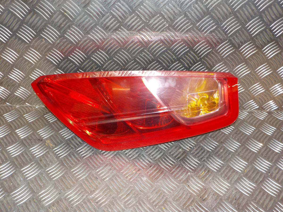 Fiat Grande Punto Baglygte Med OEM Nr. 51701589 Fra Fiat Ophugger