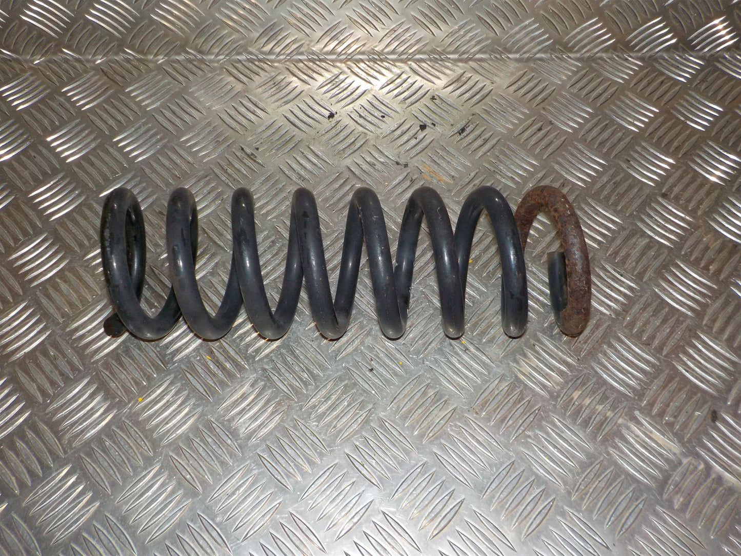 Mercedes C W203 Bagfjeder Spiral Med OEM Nr. A2023242504 Fra Mercedes Ophugger