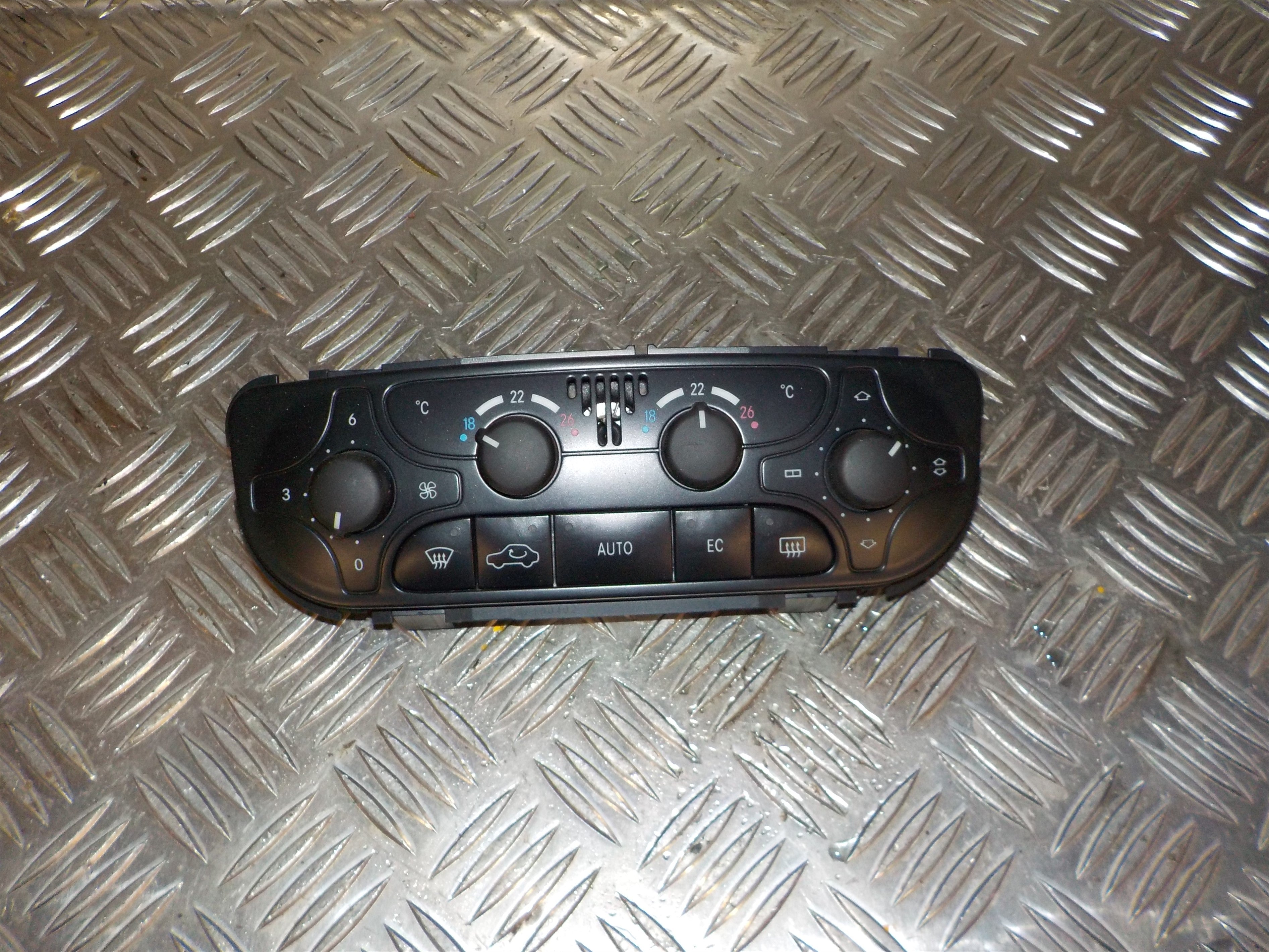 Mercedes C W203 Varmeregulering Med OEM Nr. A2038300785 Fra Mercedes Ophugger