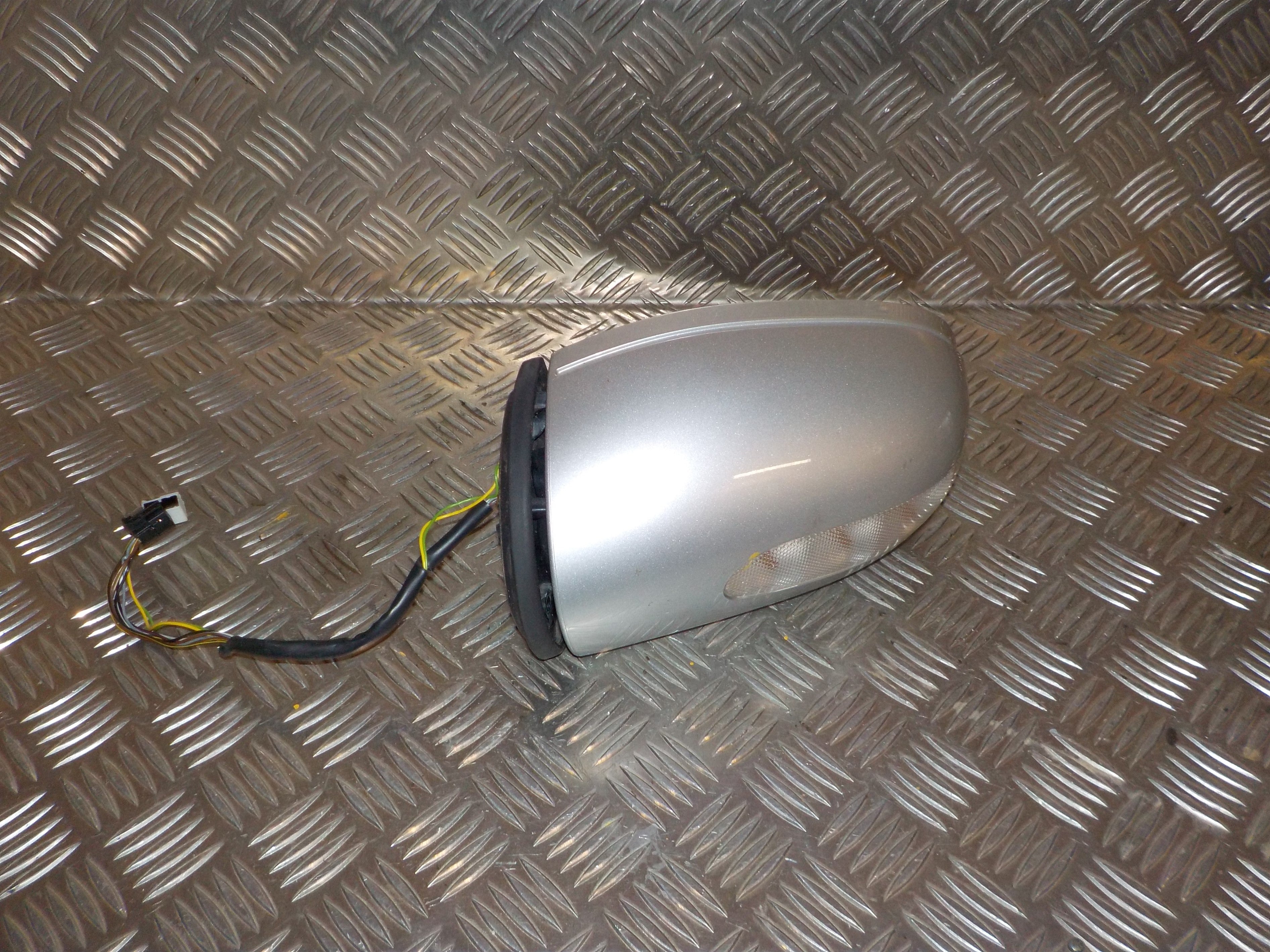 Mercedes C W203 Sidespejl Med OEM Nr. 2038106576 Fra Mercedes Ophugger