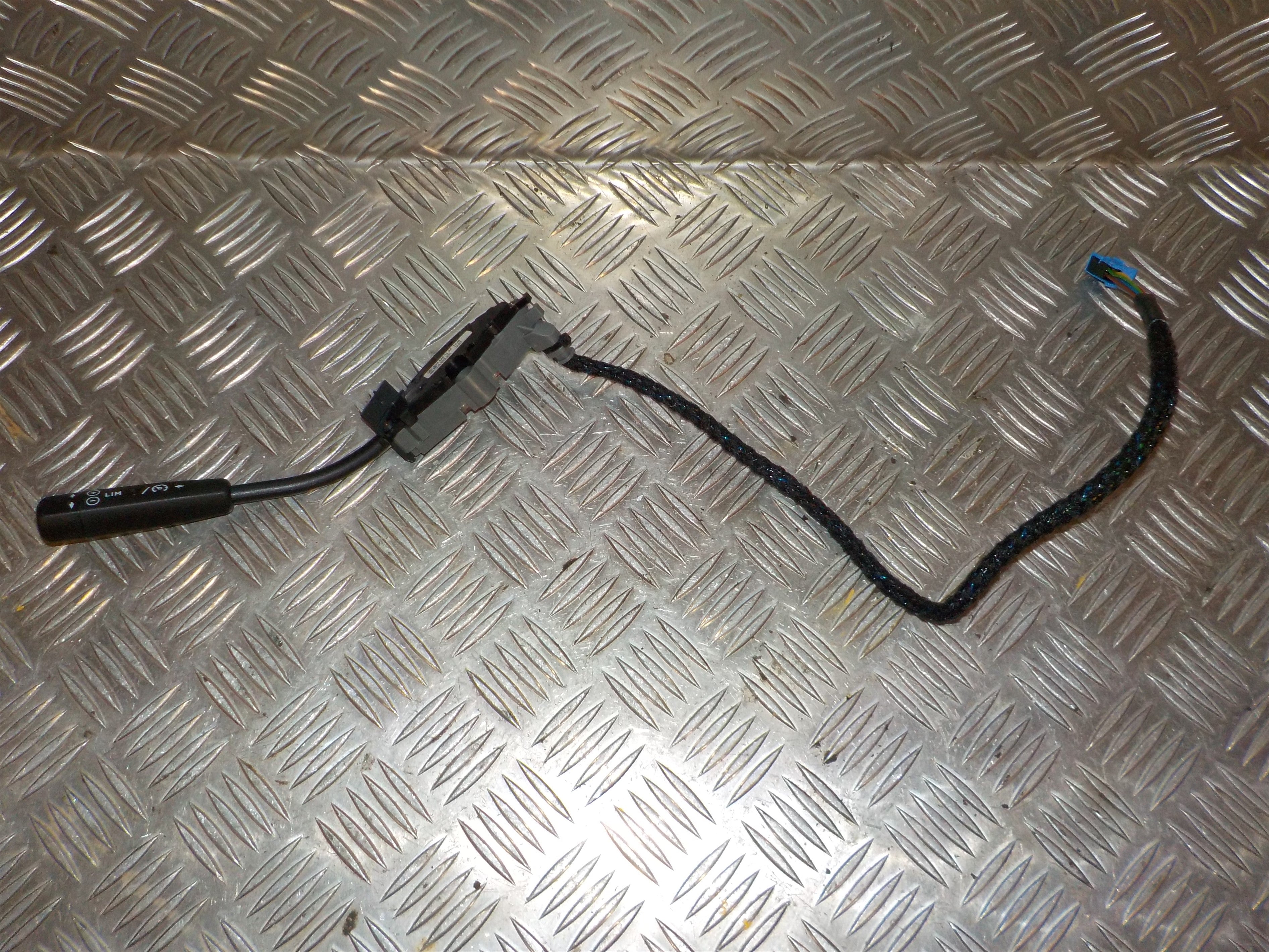 Mercedes C W203 Fartpilot Kontakt Med OEM Nr. 2035451124 Fra Mercedes Ophugger