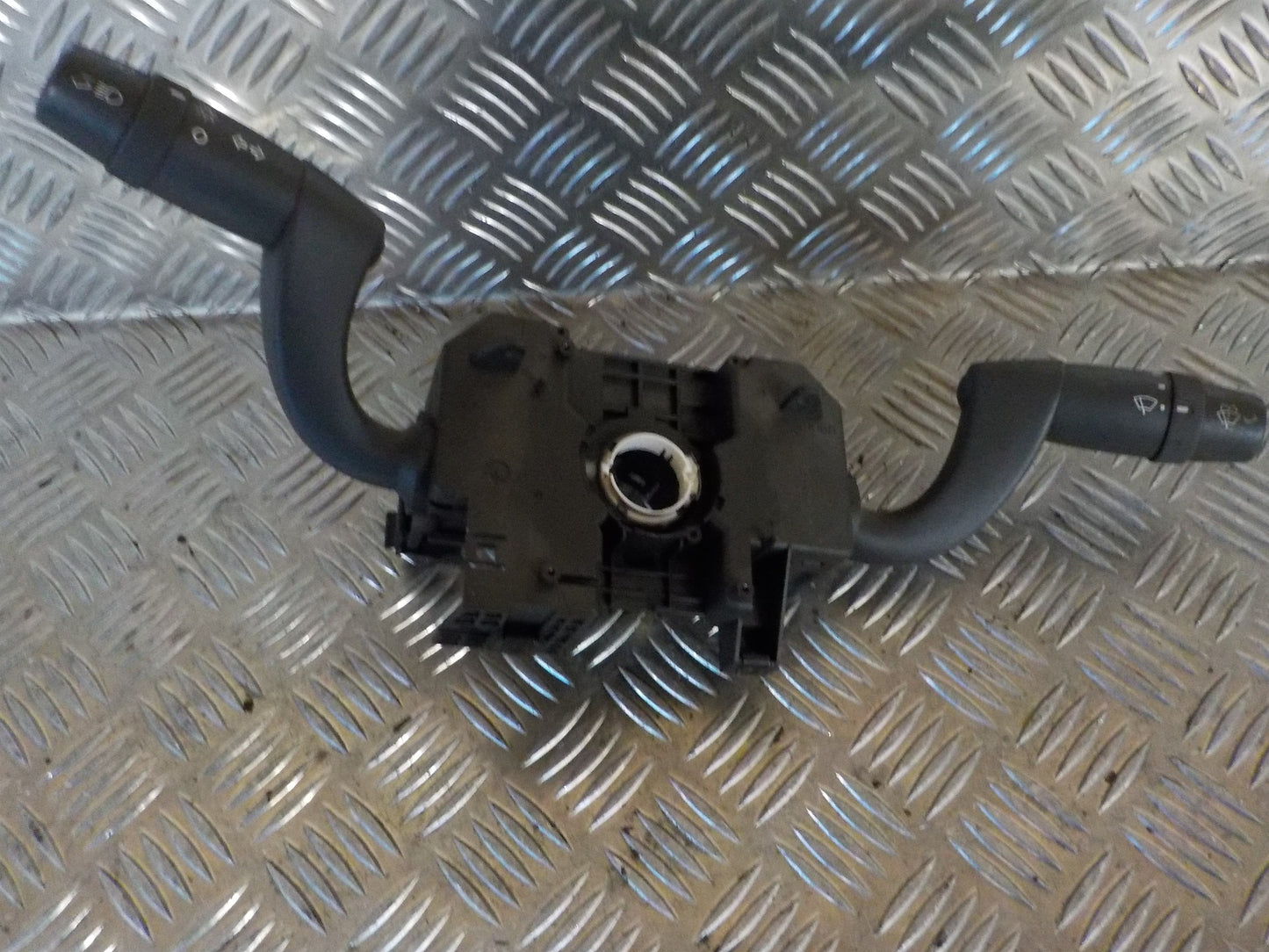 Fiat Ducato Kontakt Combi Med OEM Nr. 735430093 Fra Fiat Ophugger