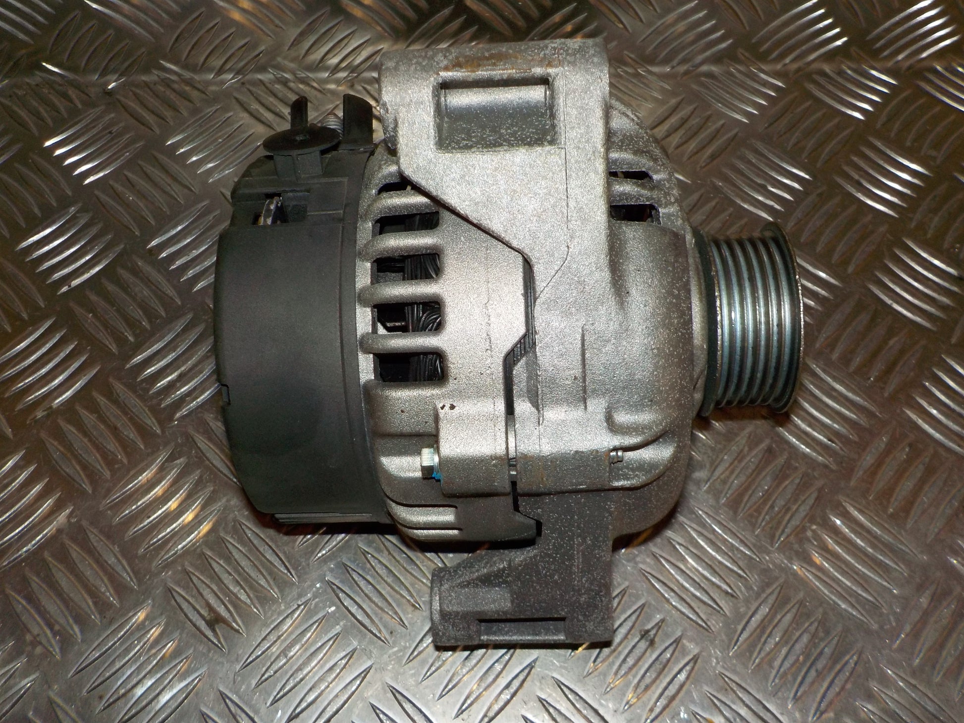 Peugeot 406 Generator Med OEM Nr. 9617861380 Fra Peugeot Ophugger