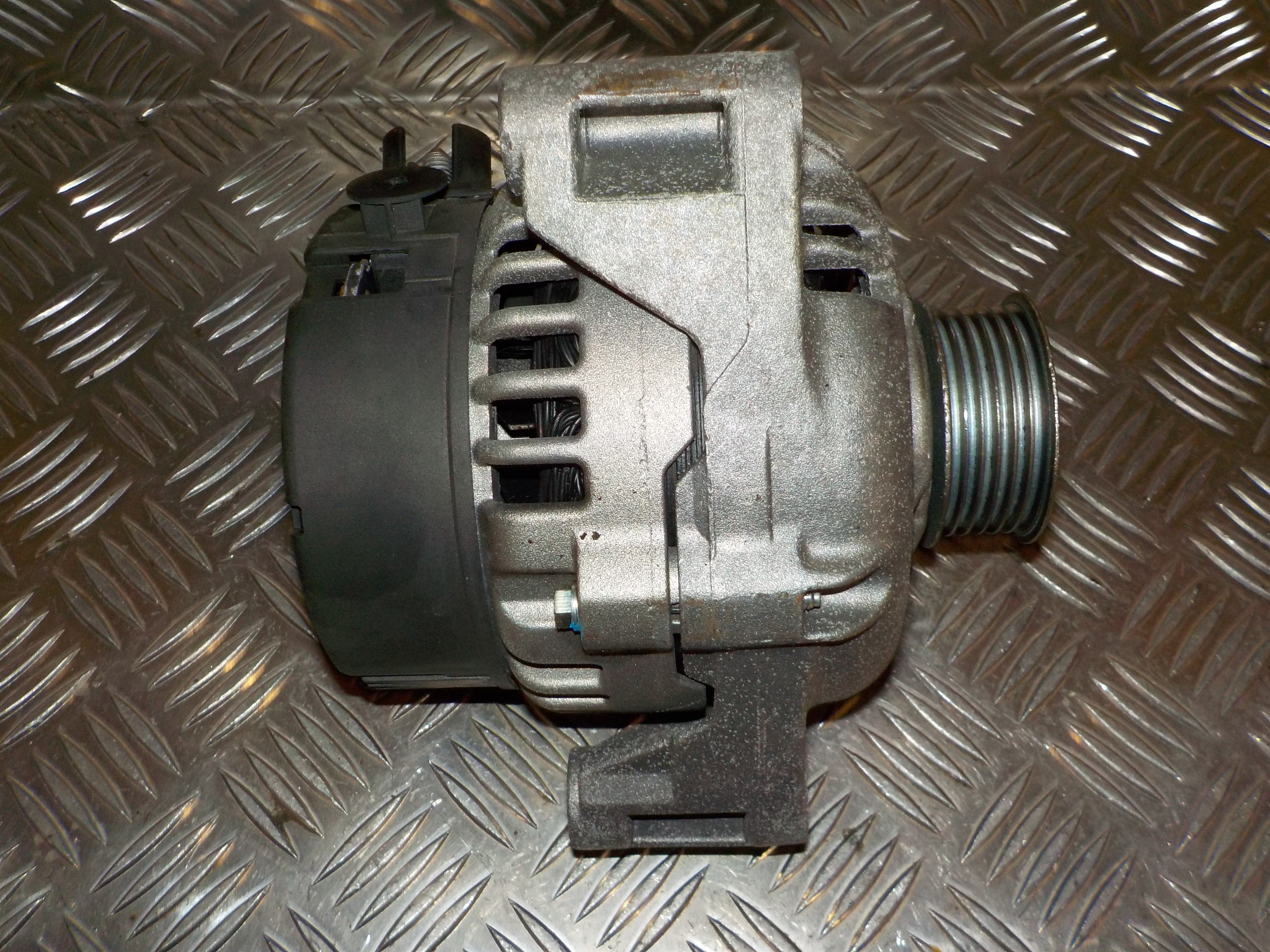 Peugeot 406 Generator Med OEM Nr. 0123310011 Fra Peugeot Ophugger