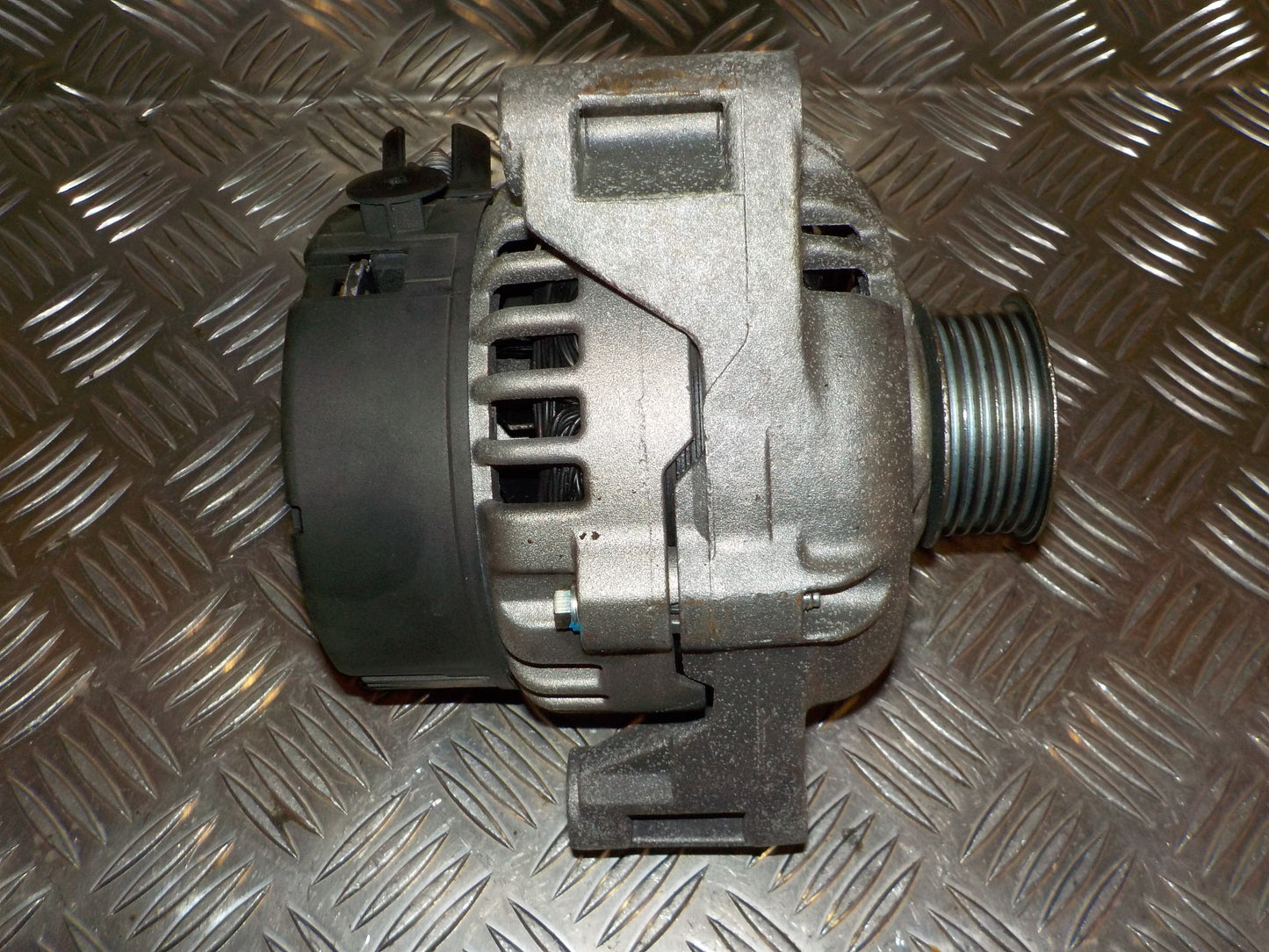 Peugeot 406 Generator Med OEM Nr. 9618961380 Fra Peugeot Ophugger