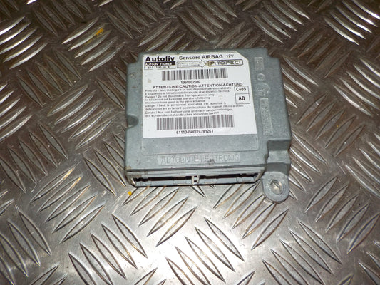 Fiat Fiorino Airbag Elboks Med OEM Nr. 1360902080 Fra Fiat Ophugger