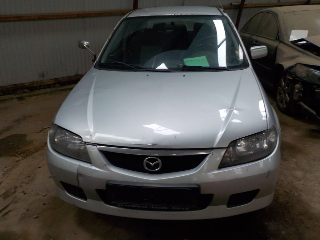 Mazda 323 4D Bj12 Pluk-Selv-Bil Med OEM Nr. Ophugger Fra Mazda Ophugger
