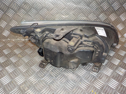 Ford Focus Forlygte Med OEM Nr. 1480990 Fra Ford Ophugger