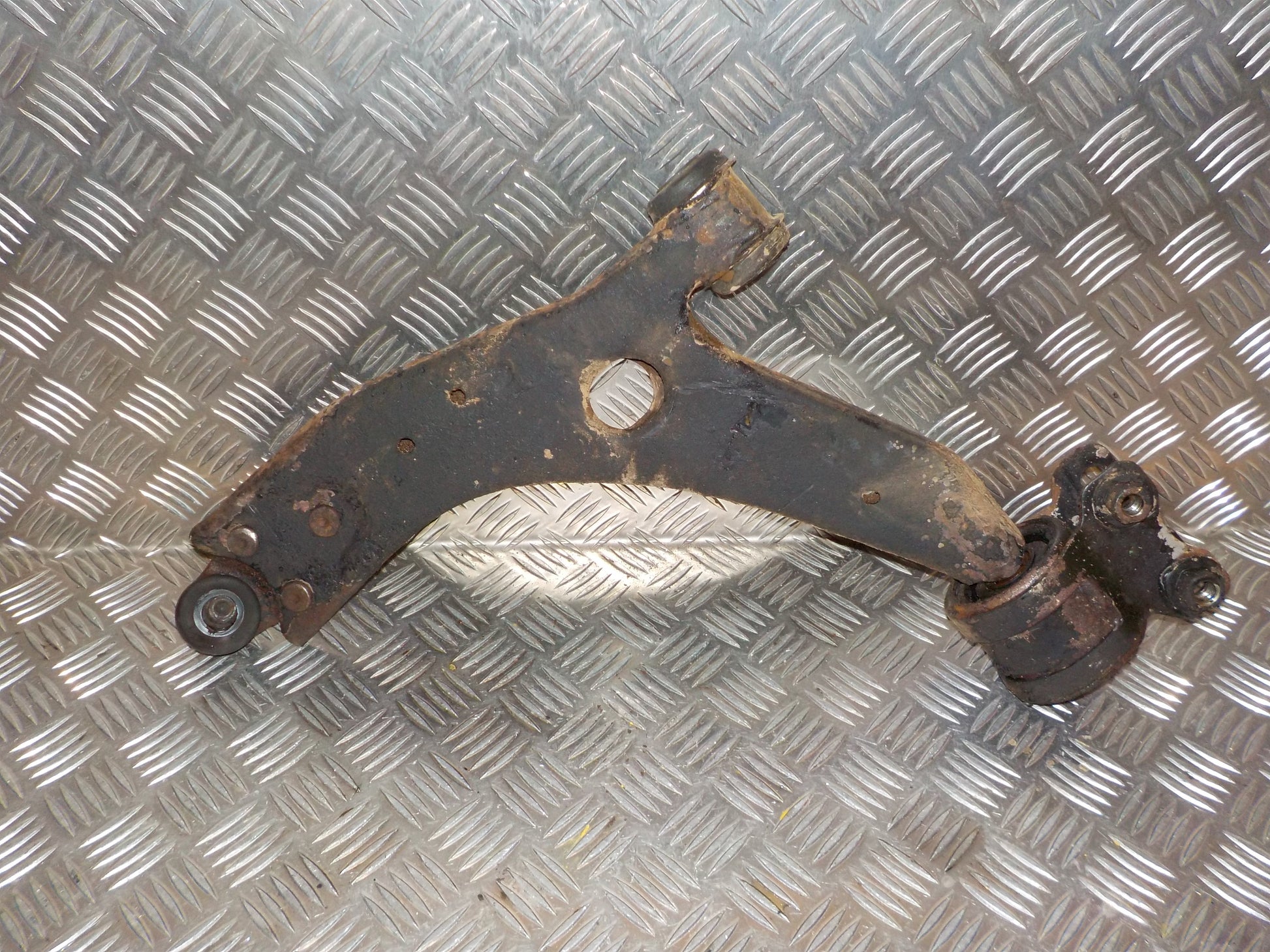 Ford Focus Bærearm F.N. V Med OEM Nr. 1362651 Fra Ford Ophugger