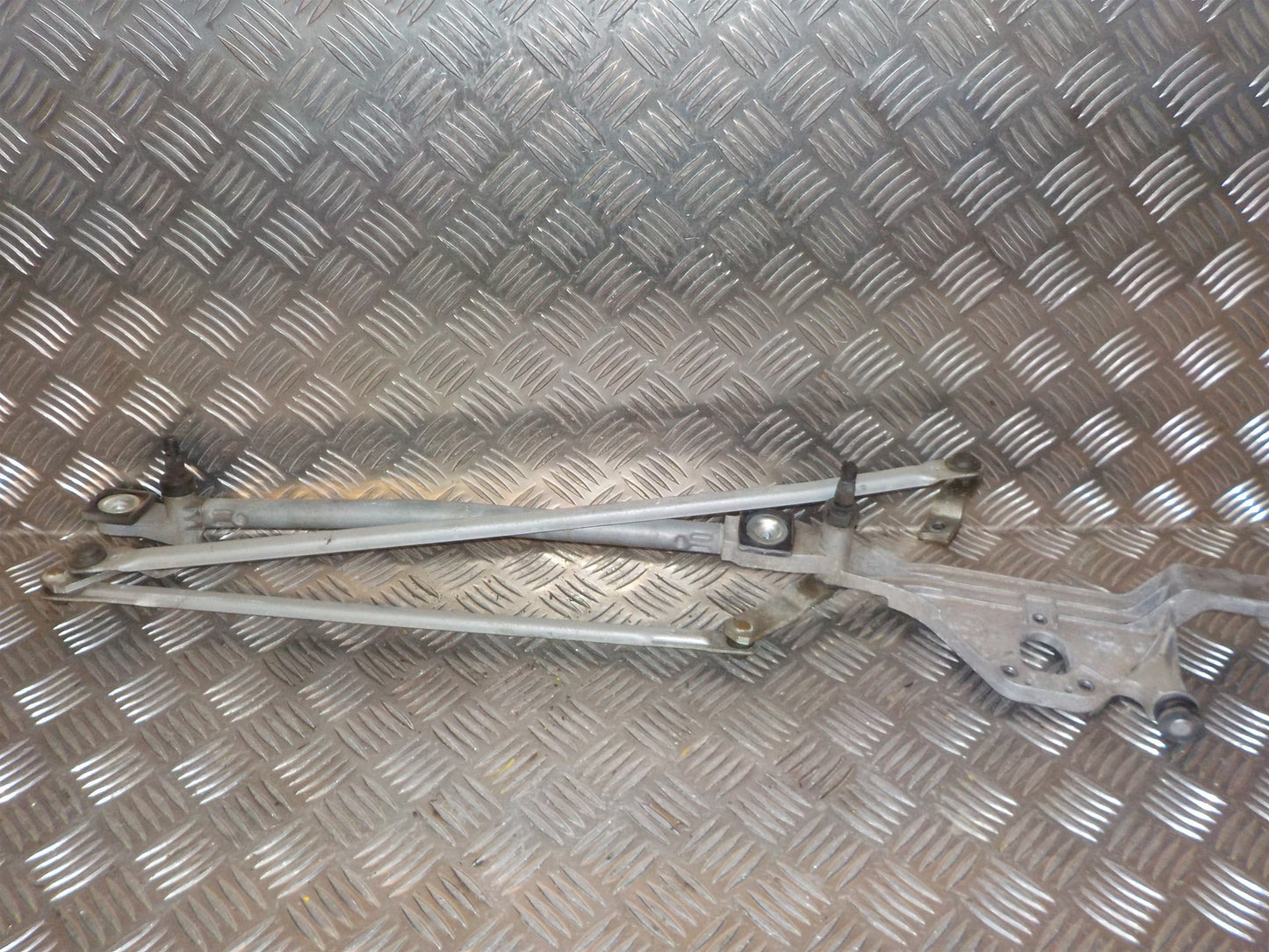 Ford Focus Viskertræk Med OEM Nr. Ophugger Fra Ford Ophugger