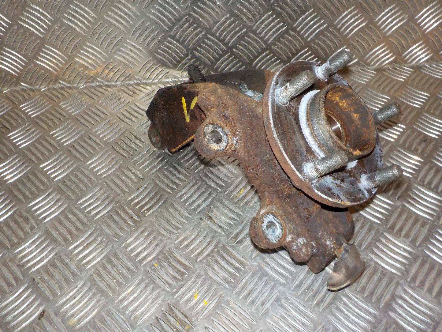 Ford Focus Spindel For V Med OEM Nr. 1477862 Fra Ford Ophugger