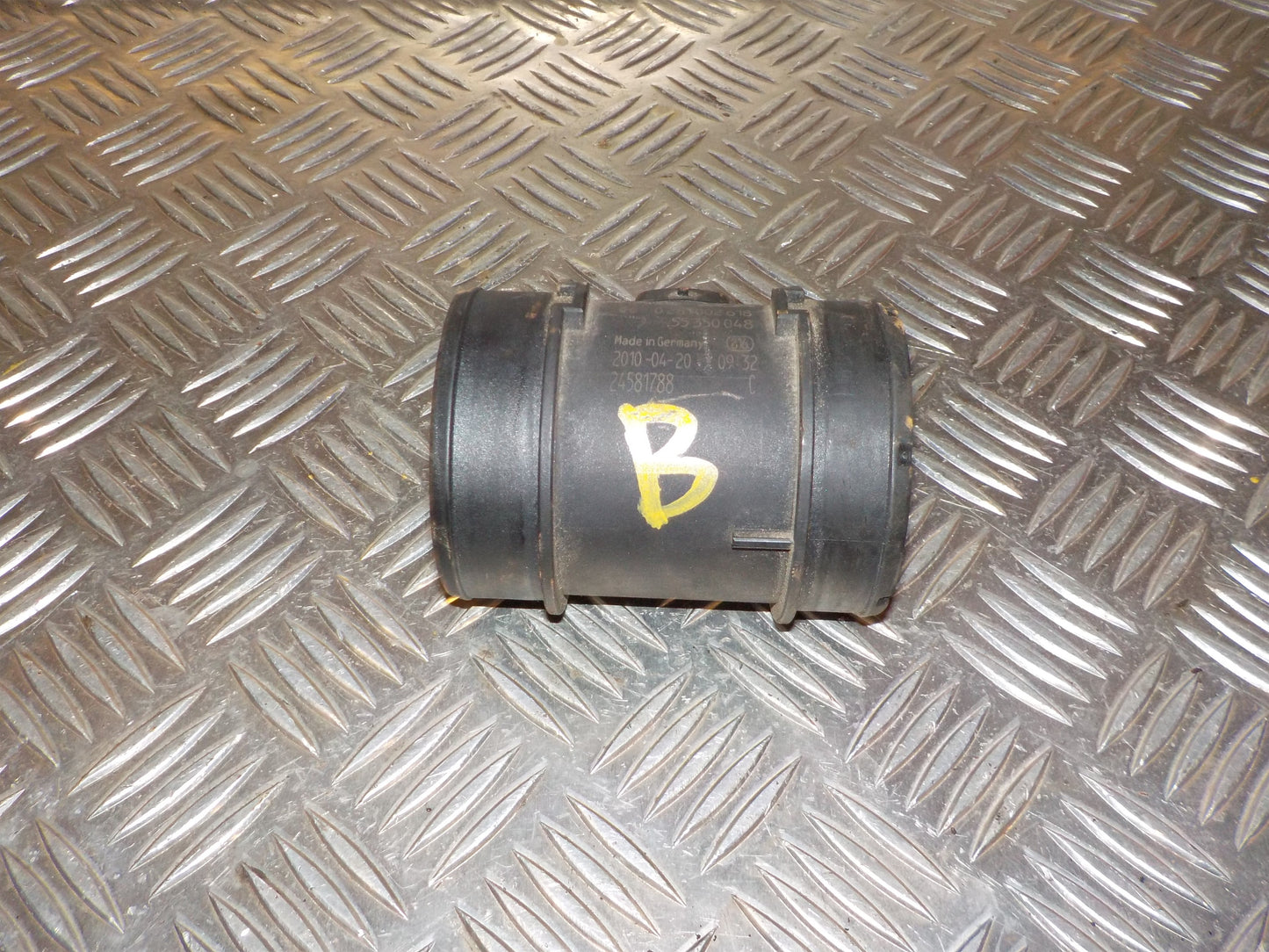 Opel Corsa D Luftmængdemåler Med OEM Nr. 55350048 Fra Opel Ophugger