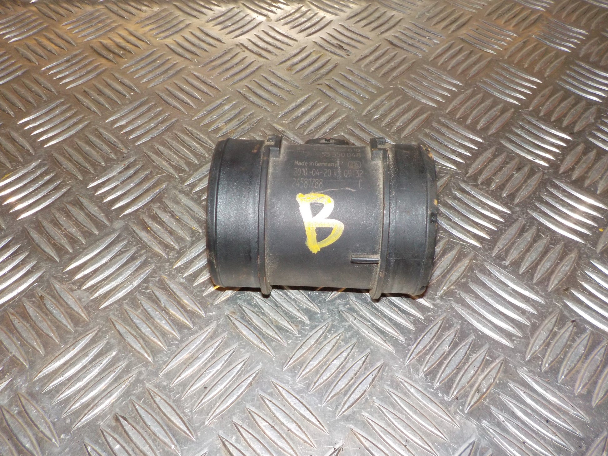 Opel Corsa D Luftmængdemåler Med OEM Nr. 55350048 Fra Opel Ophugger