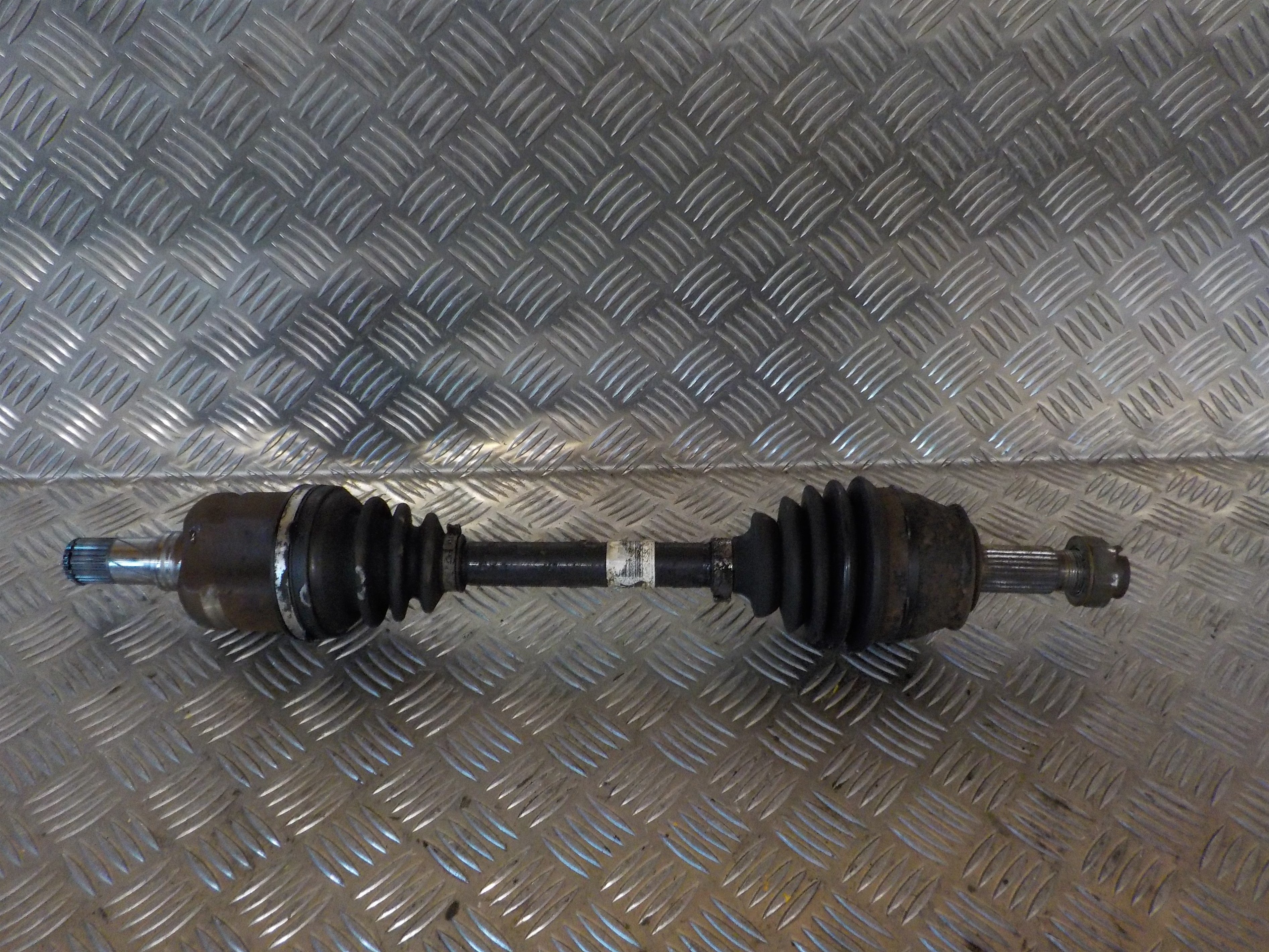 Opel Corsa D Trækaksel For V Med OEM Nr. 95518744 Fra Opel Ophugger
