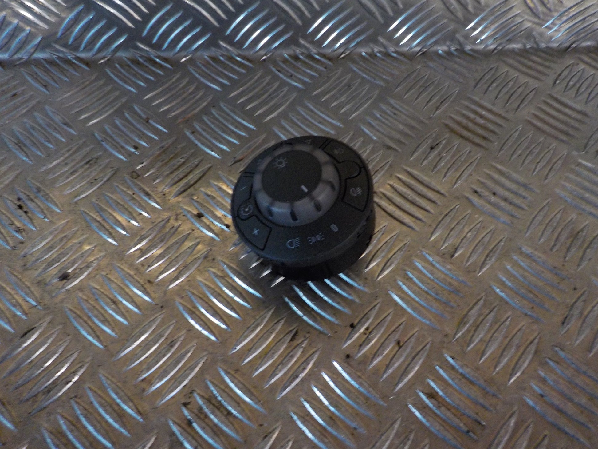 Opel Corsa D Kontakt Lys Med OEM Nr. 13249401 Fra Opel Ophugger