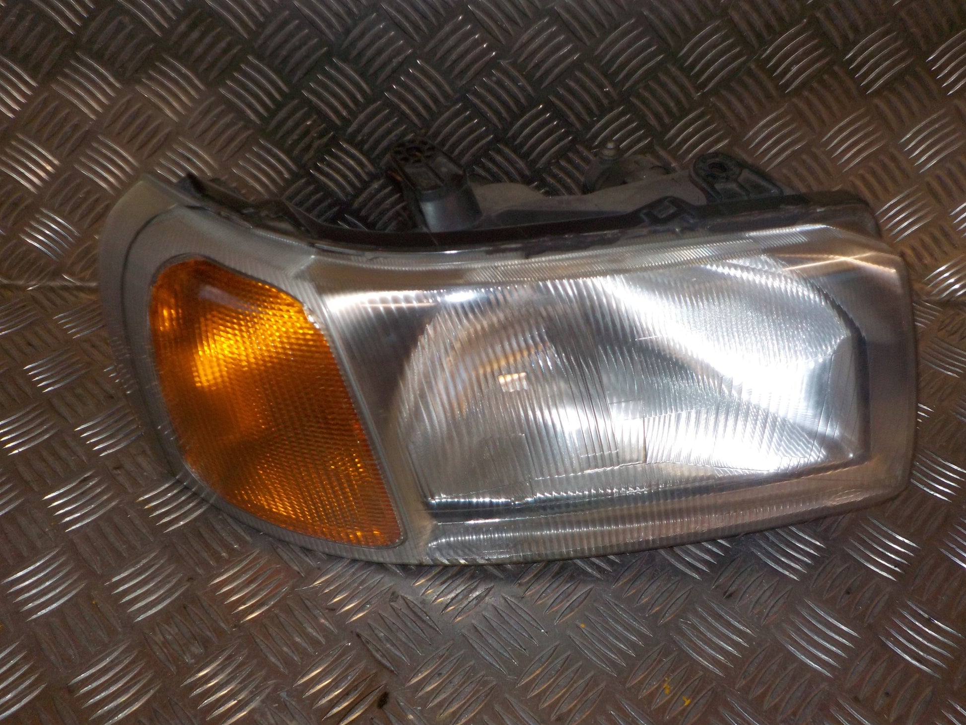 Rover Freelander Forlygte Med OEM Nr. AMR4001 Fra Rover Ophugger