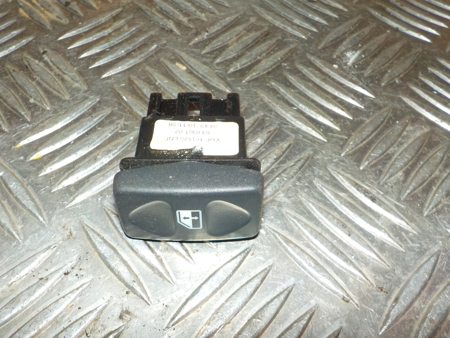 Rover Freelander Kontakt Rudehejs Med OEM Nr. Ophugger Fra Rover Ophugger
