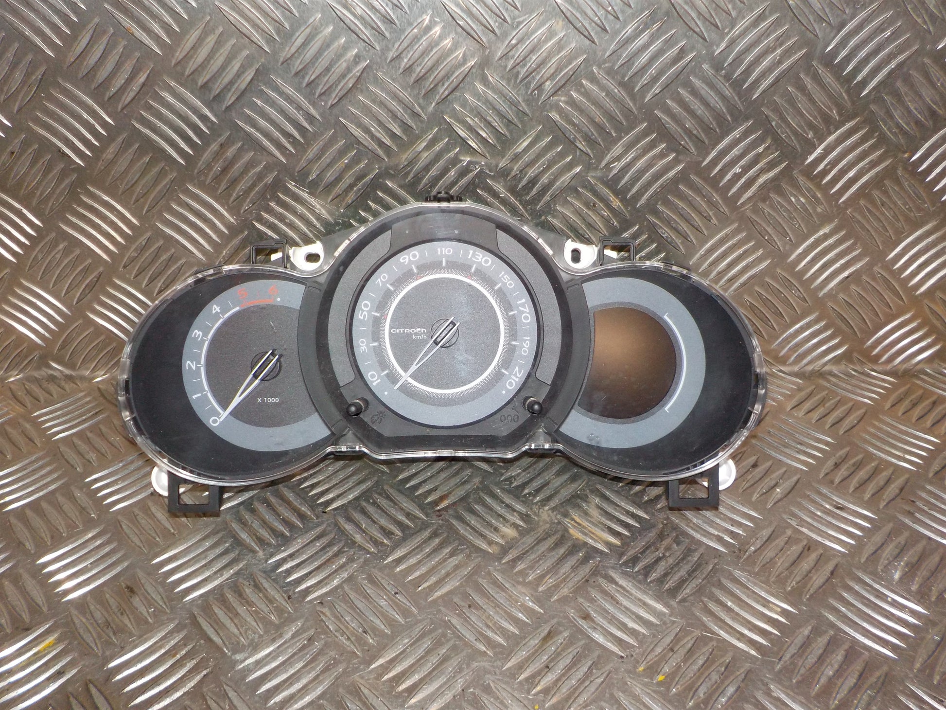 Citroen C3 II Speedometer - Instrument Med OEM Nr. 96668806XT Fra Citroen Ophugger