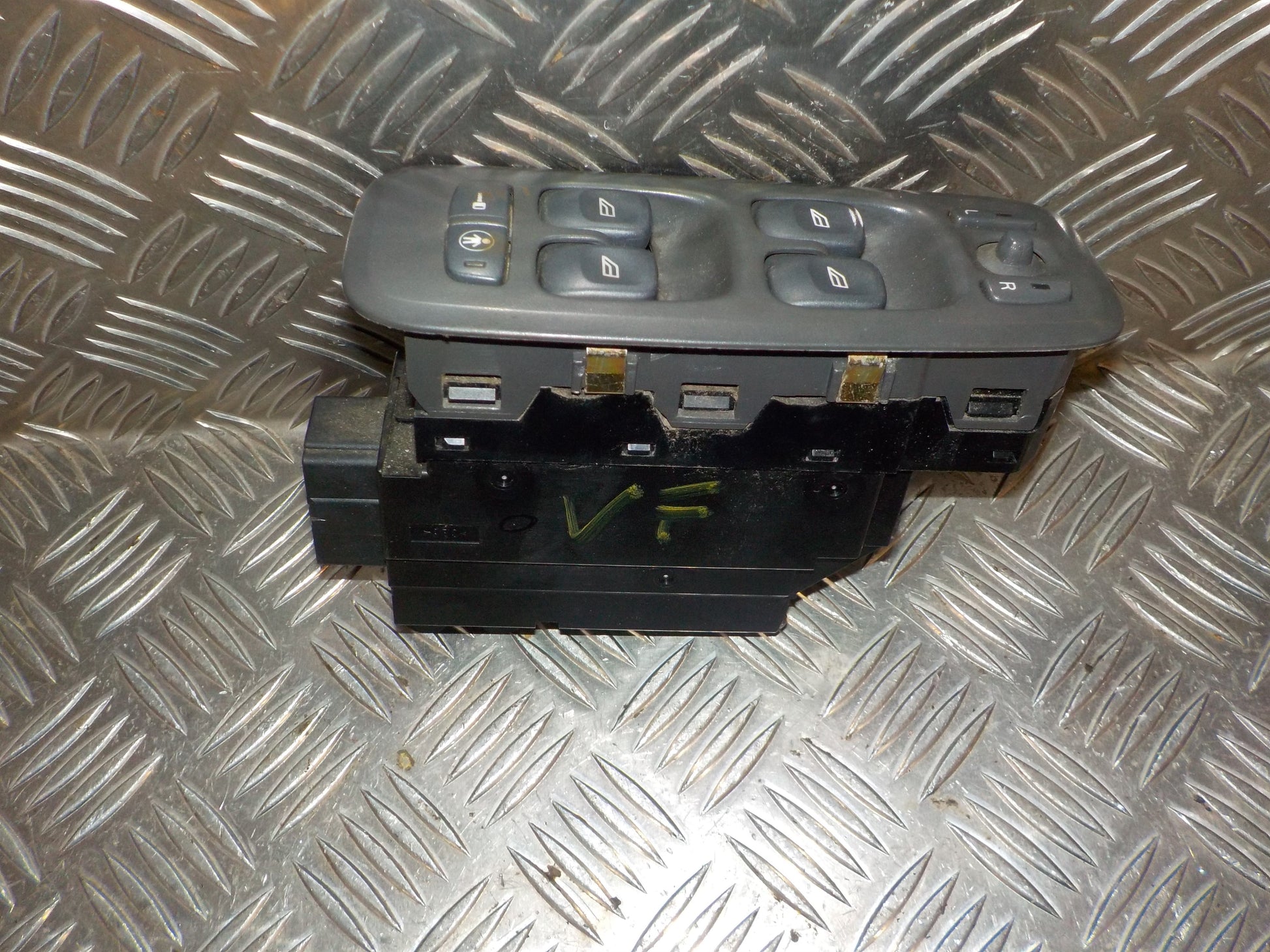 Volvo S60 Kontakt Rudehejs Med OEM Nr. 8682836 Fra Volvo Ophugger