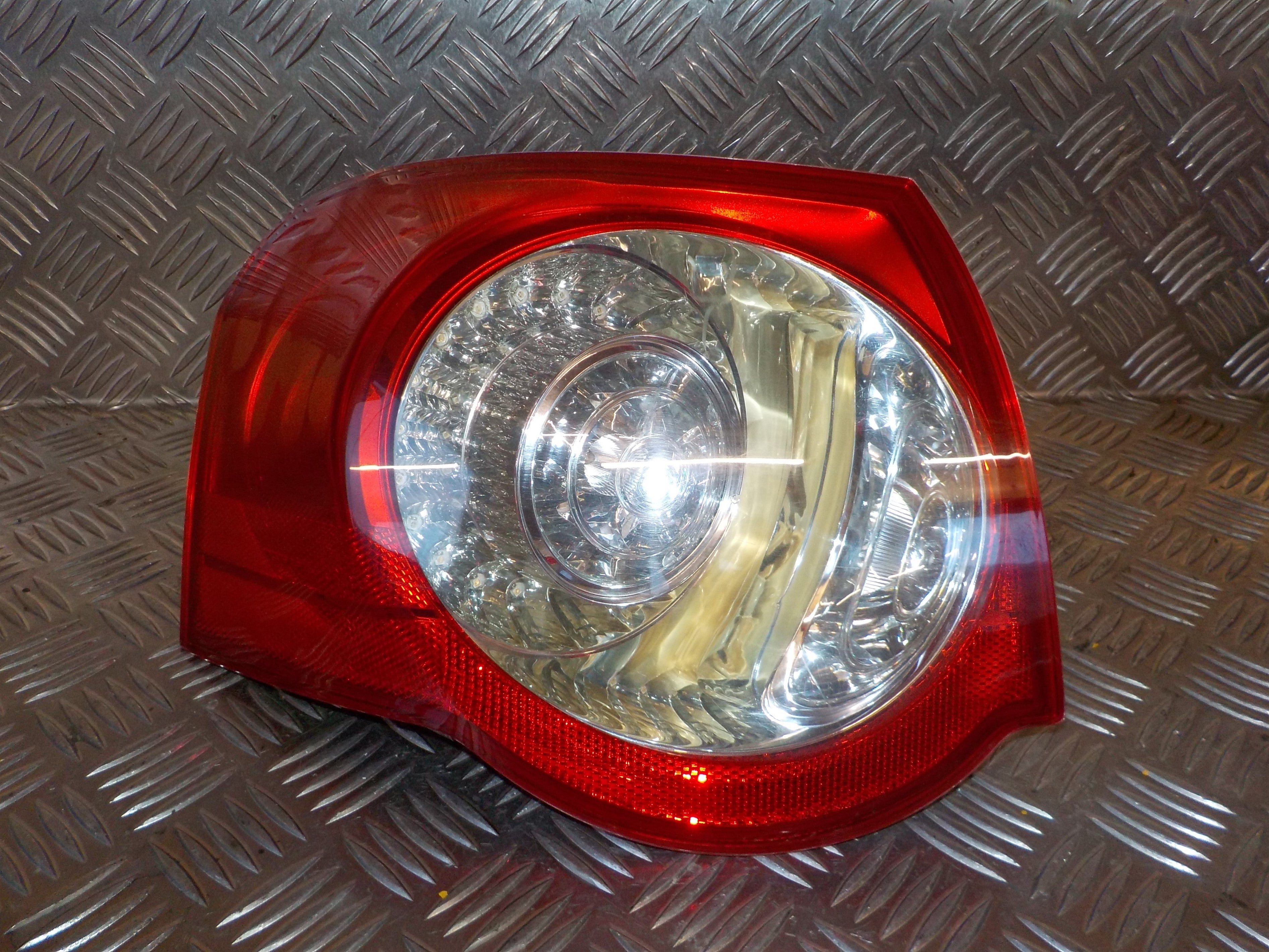 VW Passat 3C Baglygte Med OEM Nr. 3C9945095C Fra VW Ophugger