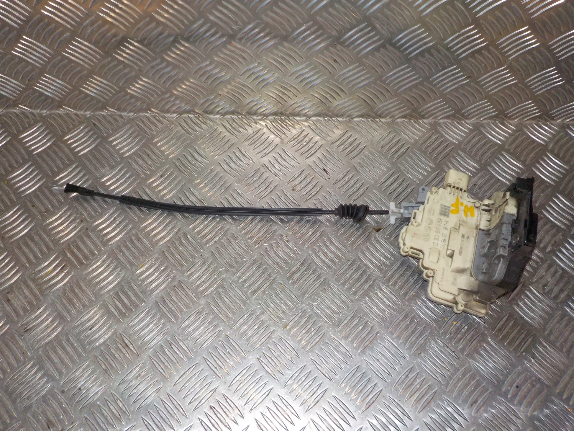 VW Passat 3C Dørlås Med OEM Nr. 3C1837016A Fra VW Ophugger