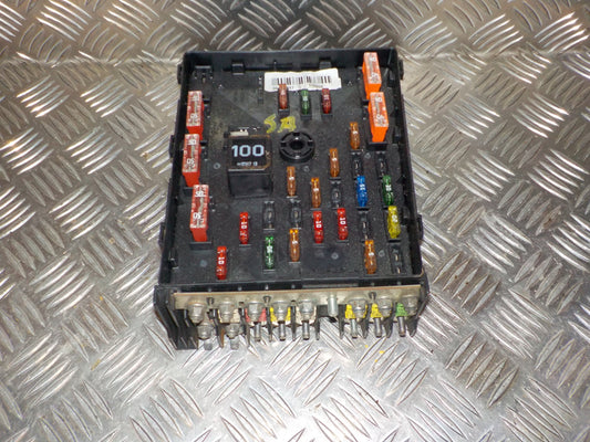 VW Passat 3C Sikringsboks Med OEM Nr. 3C0937125 Fra VW Ophugger