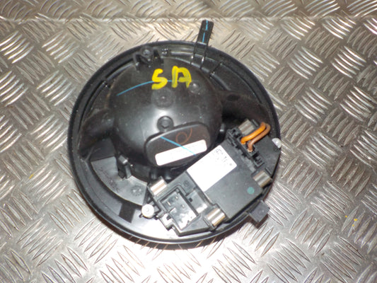 VW Passat 3C Varmeblæser Med OEM Nr. 3C1820015J Fra VW Ophugger