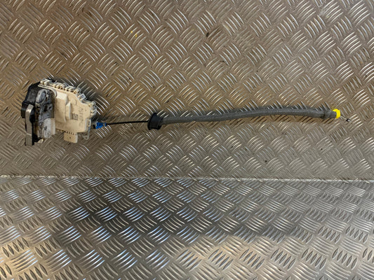 Audi Q3 8U Dørlås Med OEM Nr. 8J1837016D Fra Audi Ophugger
