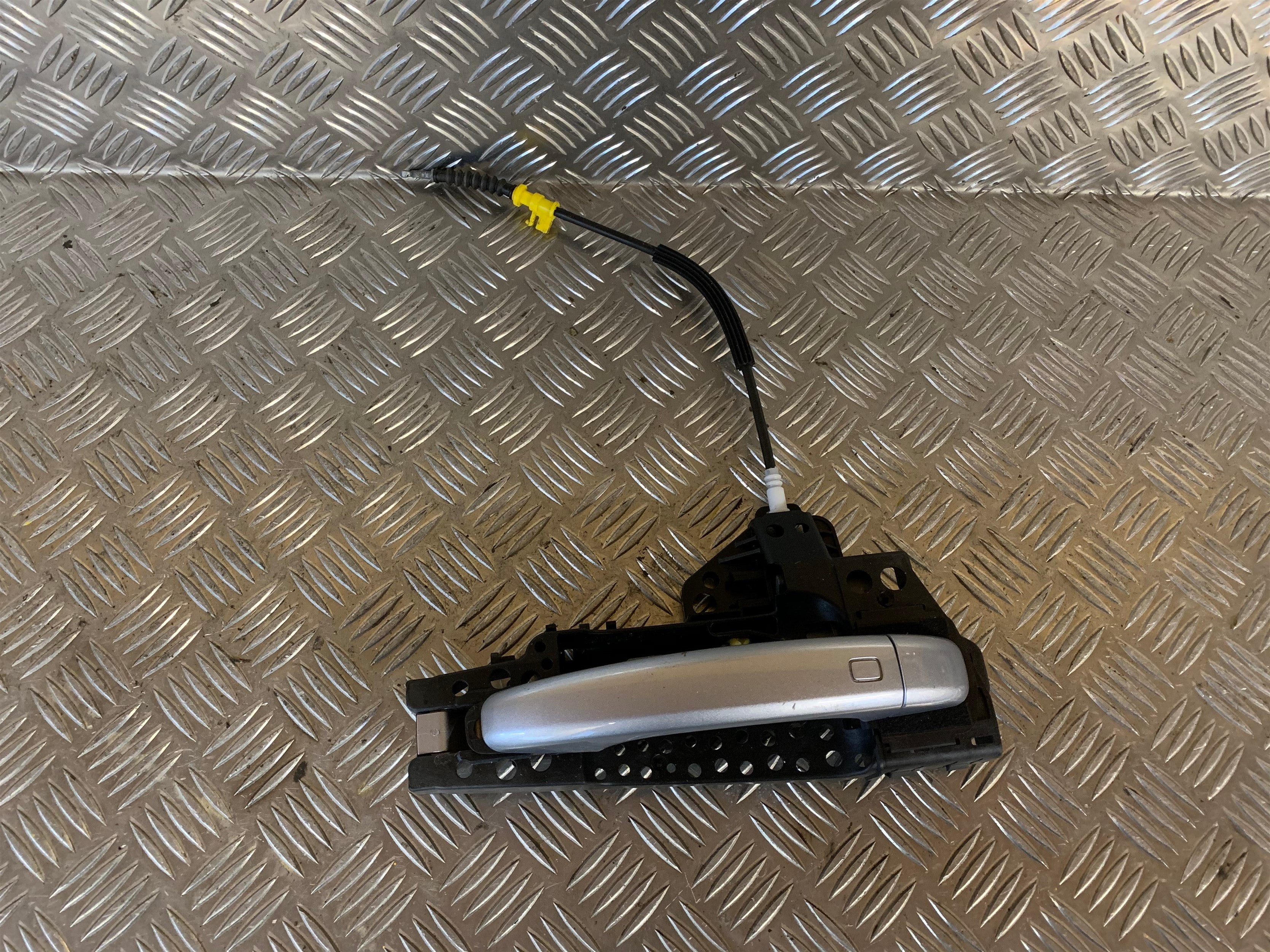 Audi Q3 Håndtag Udvendig Med OEM Nr. Ophugger Fra Audi Ophugger