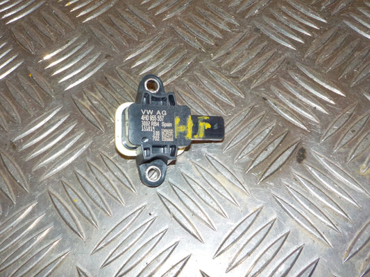 VW Polo 6C Airbag Føler Med OEM Nr. 4H0955557 Fra VW Ophugger