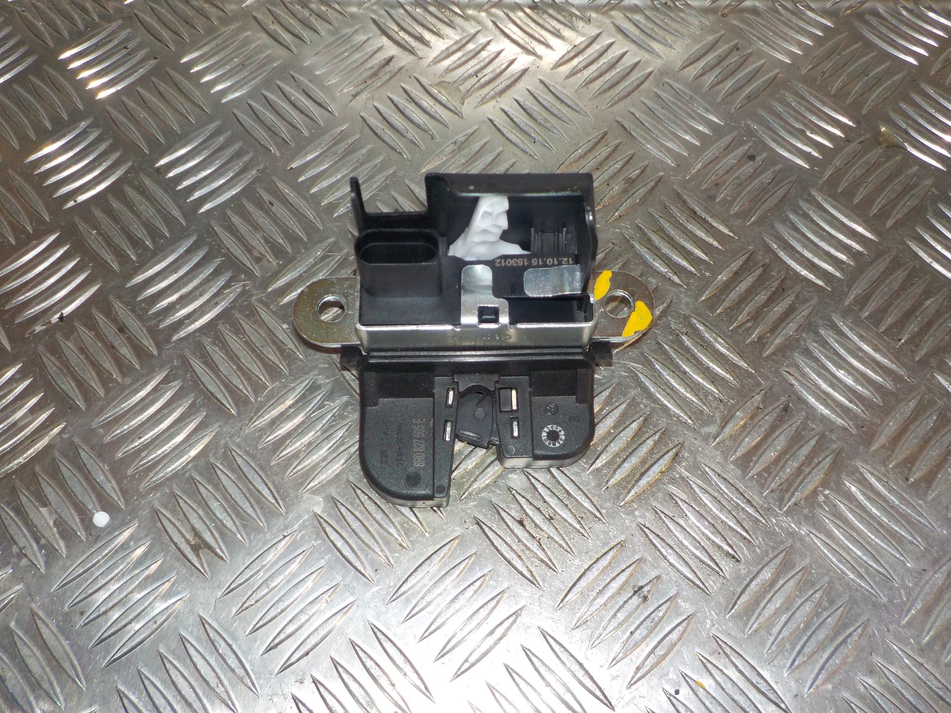 VW Polo 6C Dørlås Med OEM Nr. 6R0827505F Fra VW Ophugger