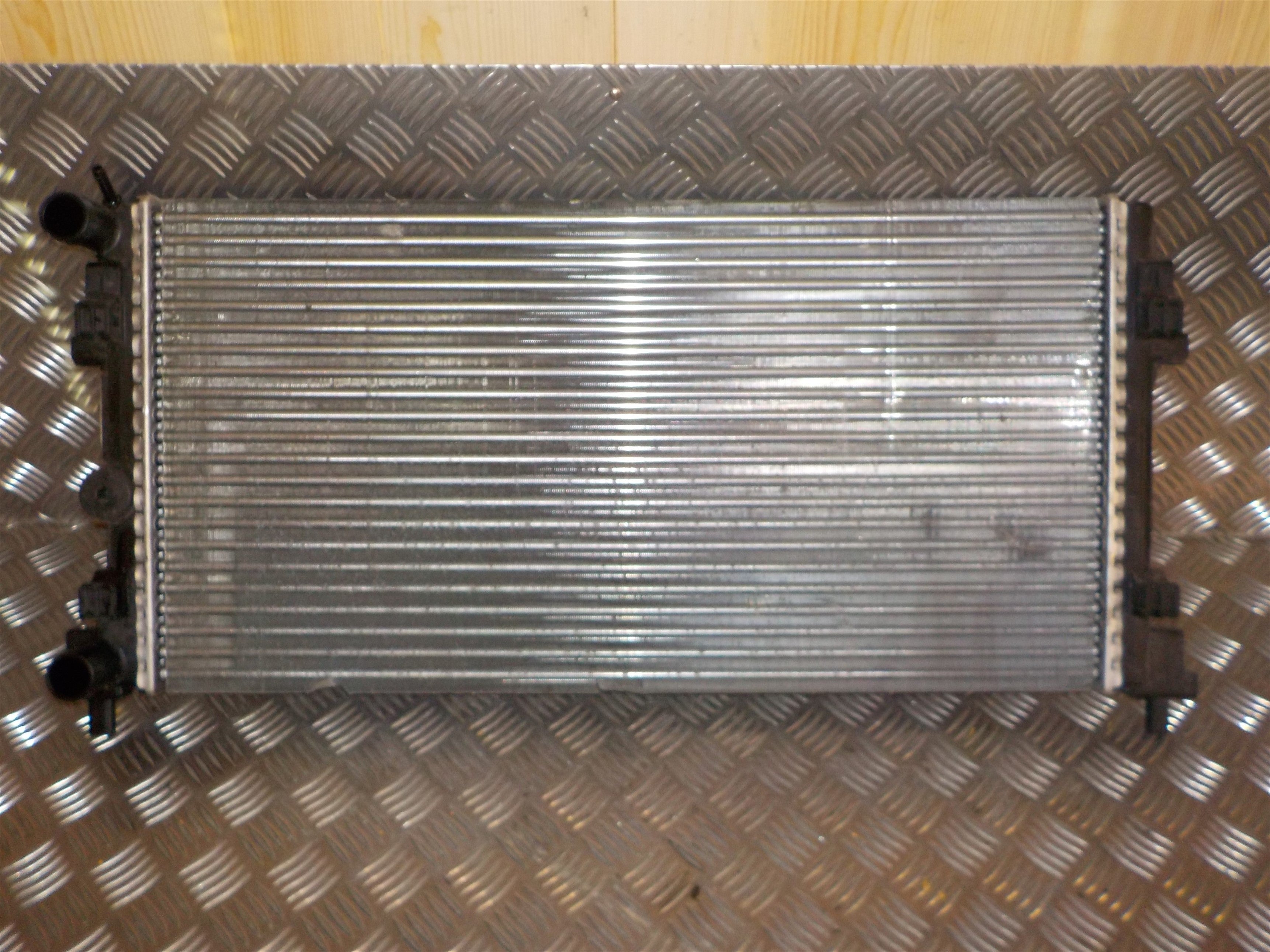VW Polo 6C Køler Med OEM Nr. 6R0121253N Fra VW Ophugger