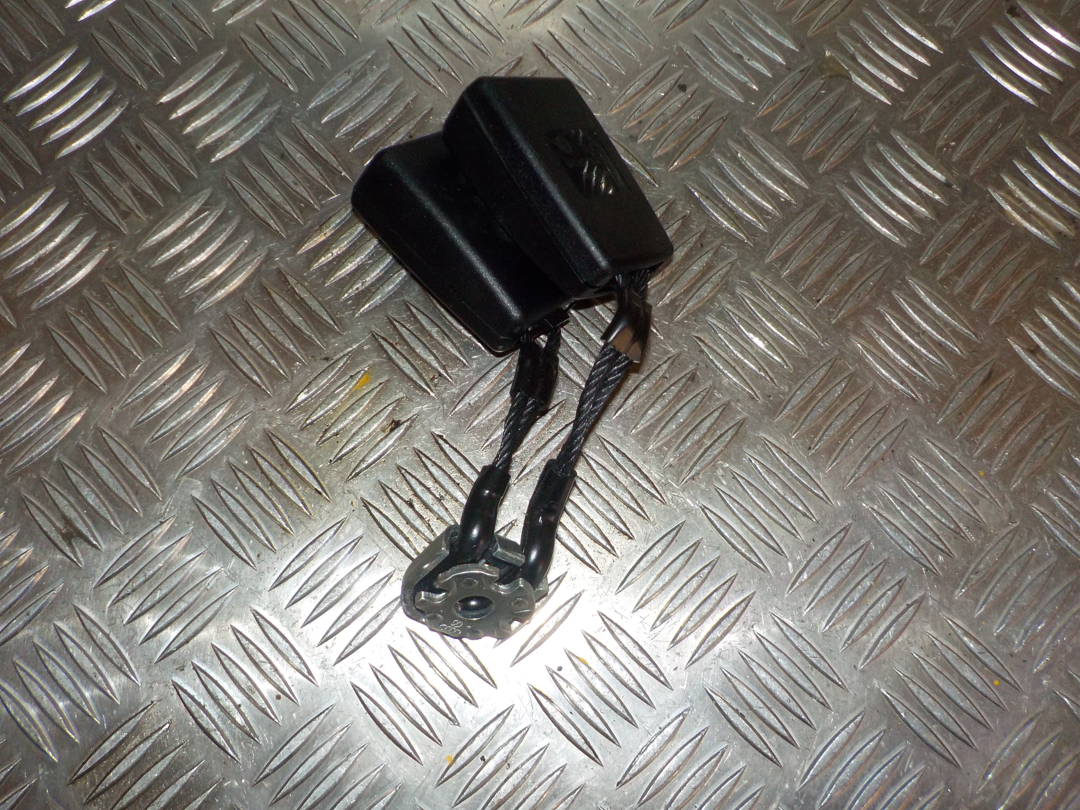 VW Polo 6C Seleholder (/-Lås) Med OEM Nr. 6R0857739AQVZ Fra VW Ophugger
