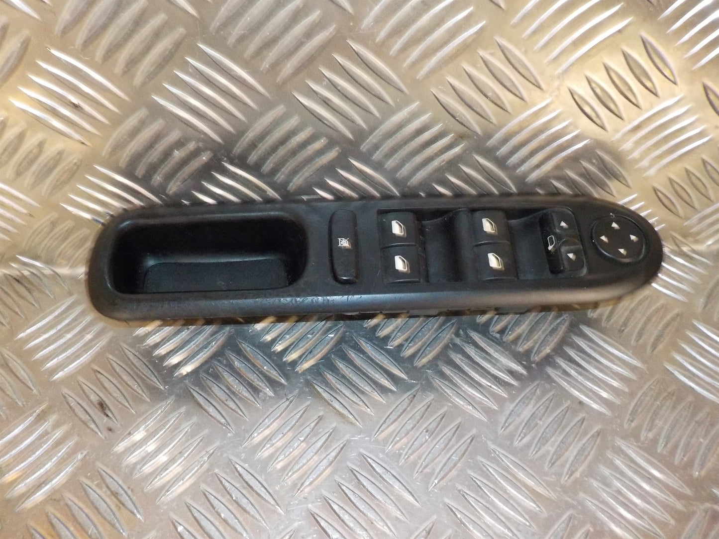 Peugeot 407 Kontakt Rudehejs Med OEM Nr. 6554EQ Fra Peugeot Ophugger