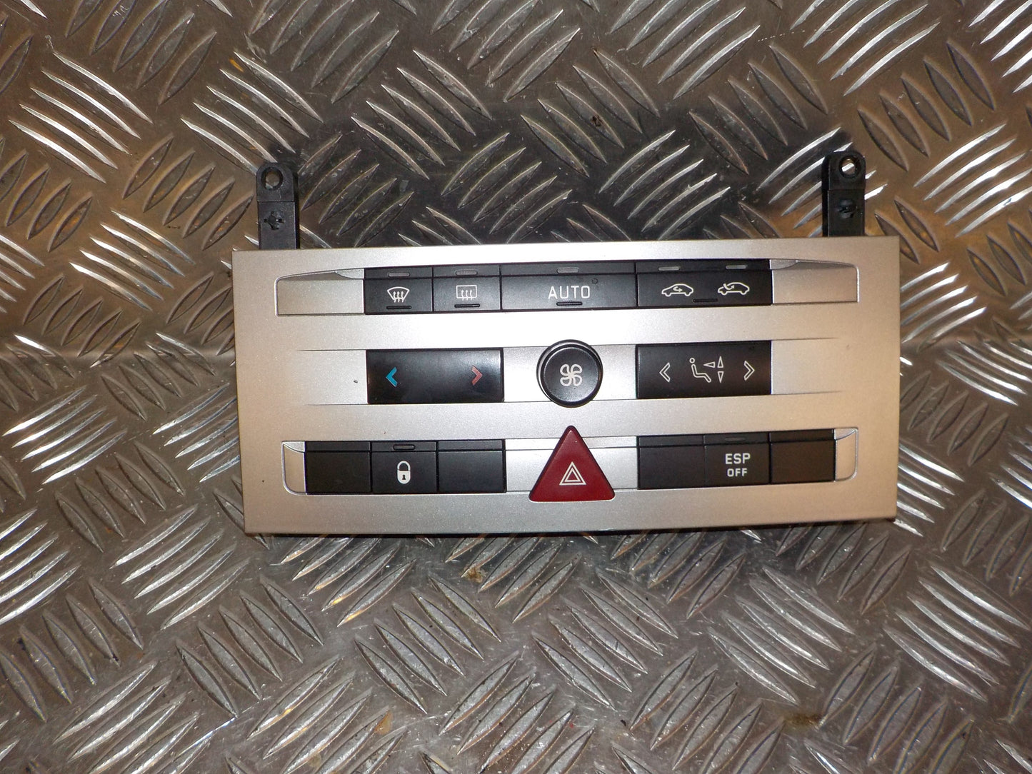 Peugeot 407 Varmeregulering Med OEM Nr. 6451SA Fra Peugeot Ophugger