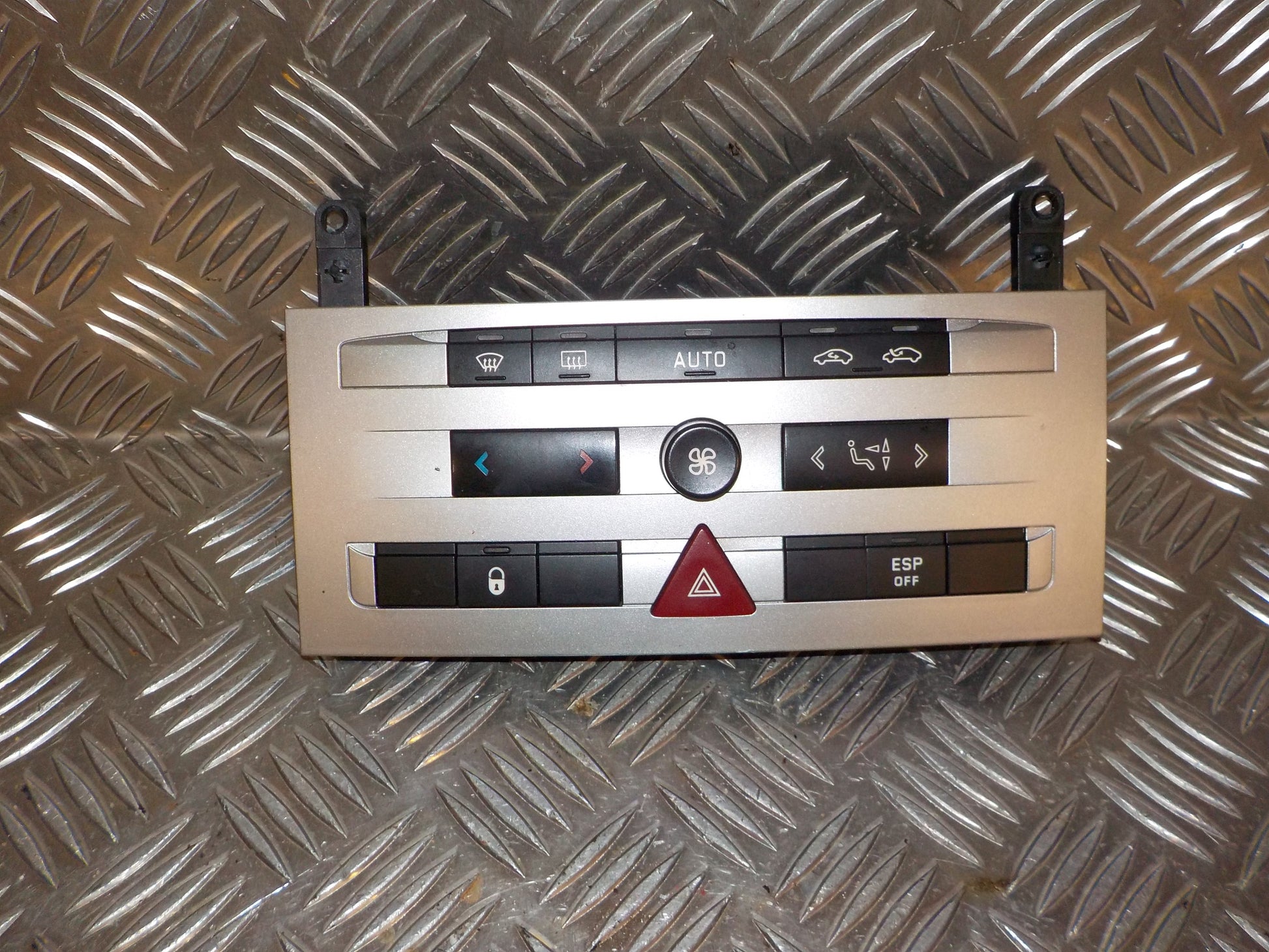 Peugeot 407 Varmeregulering Med OEM Nr. 6451SA Fra Peugeot Ophugger