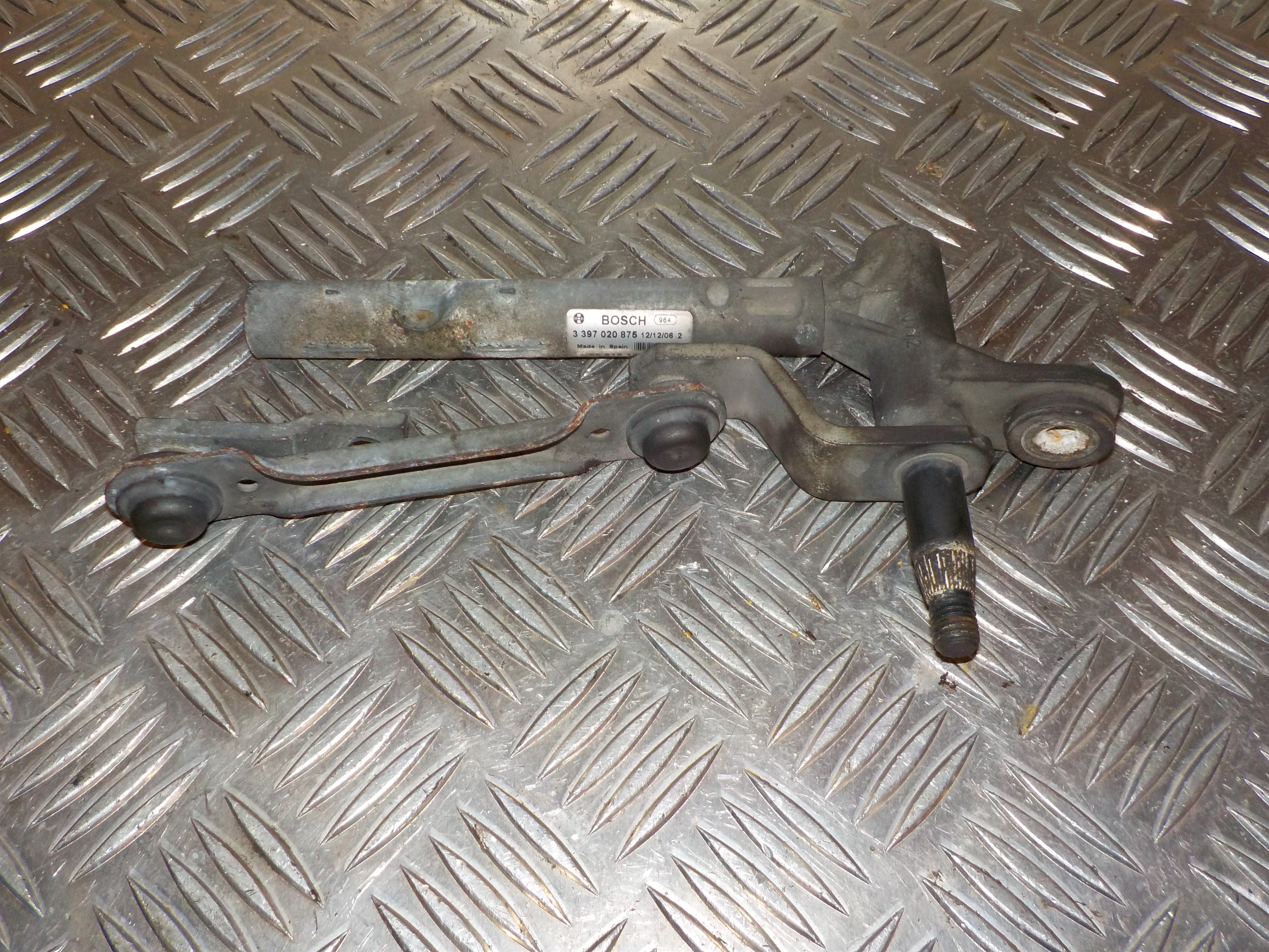 Peugeot 407 Viskertræk Med OEM Nr. Ophugger Fra Peugeot Ophugger