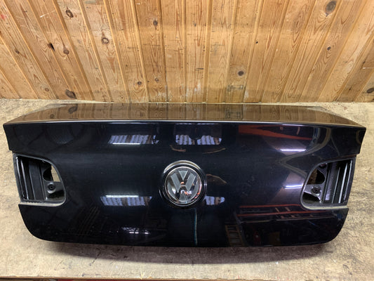VW Passat 3C Bagklap Med OEM Nr. 3C5827025H Fra VW Ophugger