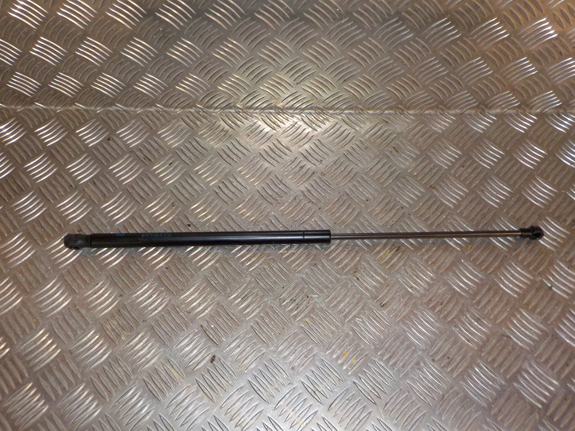 Citroen C1 Bagklapsdæmper Med OEM Nr. 689500H020 Fra Citroen Ophugger