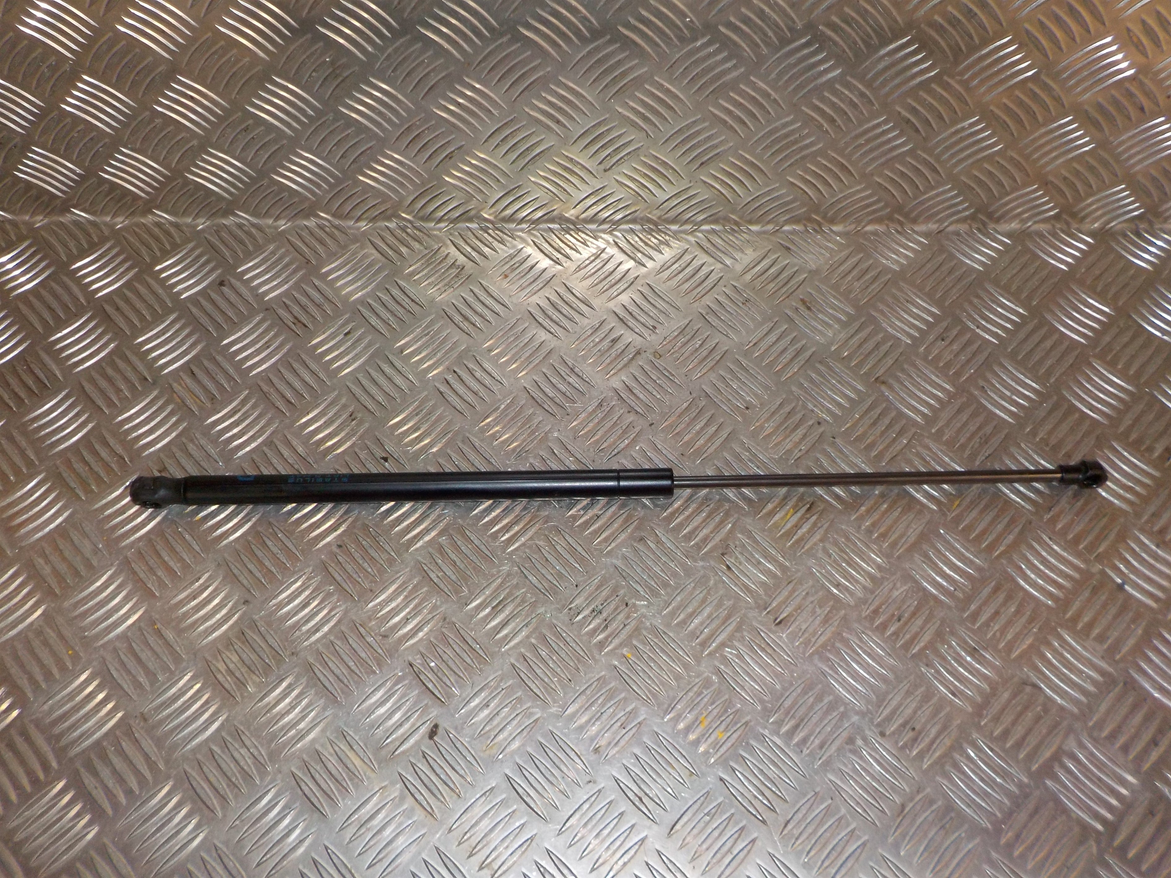 Citroen C1 Bagklapsdæmper Med OEM Nr. 8731L0 Fra Citroen Ophugger