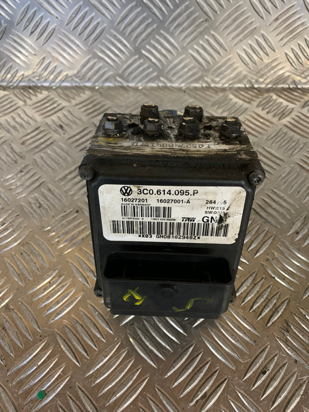 VW Passat 3C ABS Pumpe Med OEM Nr. 3C0614095P Fra VW Ophugger