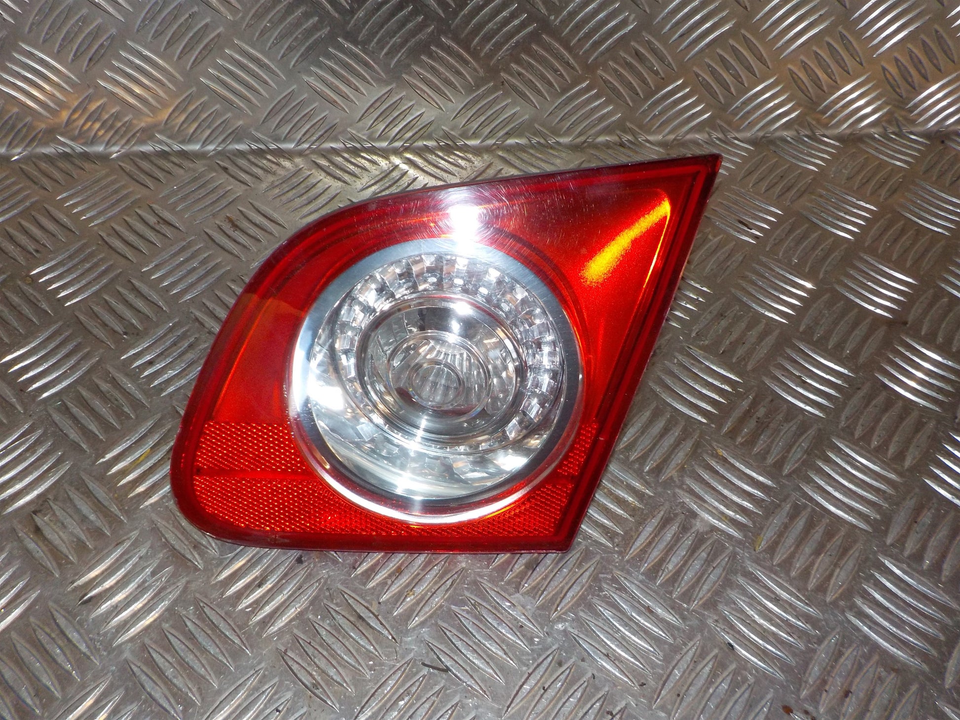 VW Passat 3C Baglygte Med OEM Nr. 3C5945094C Fra VW Ophugger