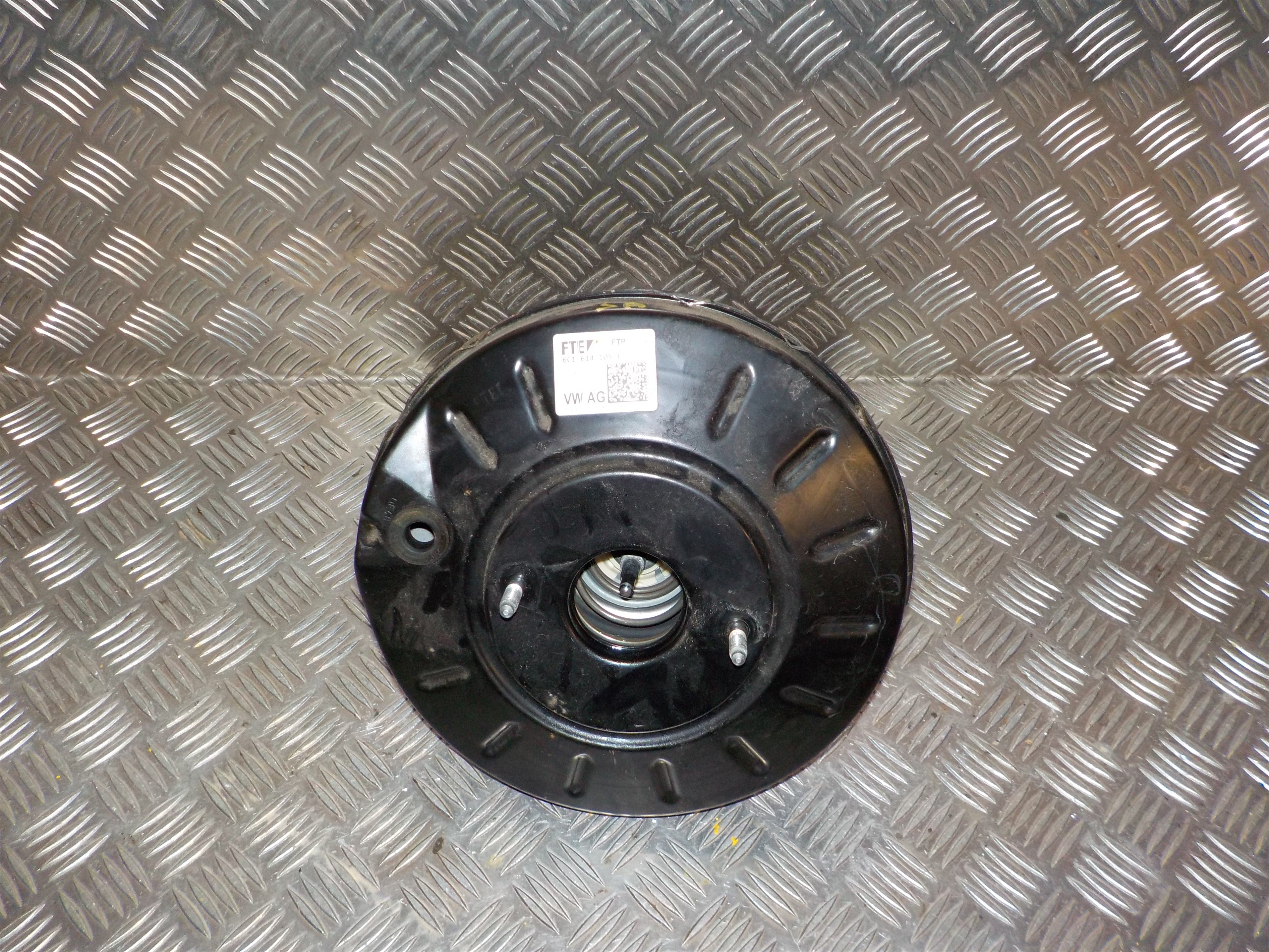 VW Polo 6C Bremseforstærker Med OEM Nr. 6C1614106E Fra VW Ophugger