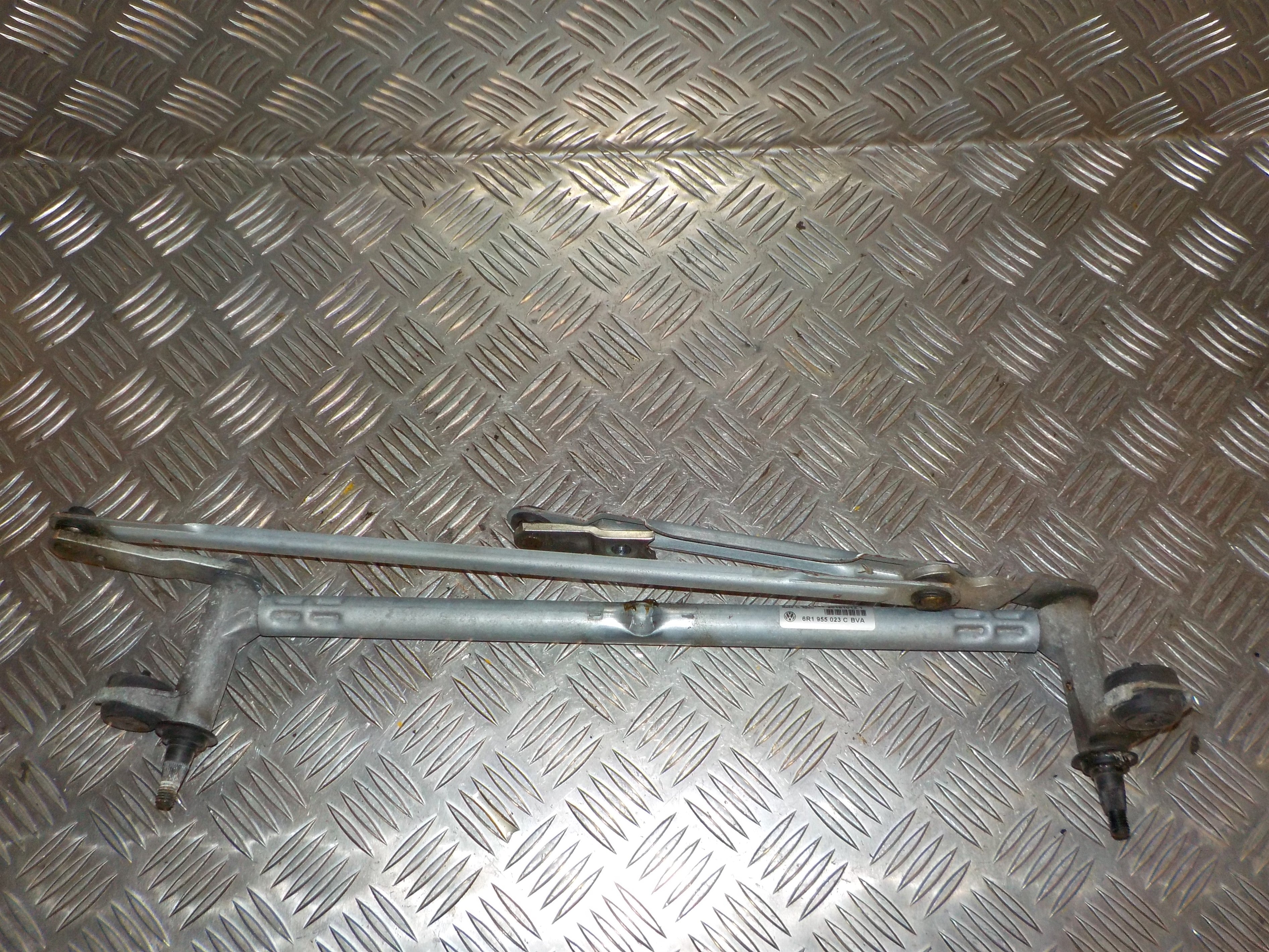 VW Polo 6C Viskertræk Med OEM Nr. 6R1955023C Fra VW Ophugger