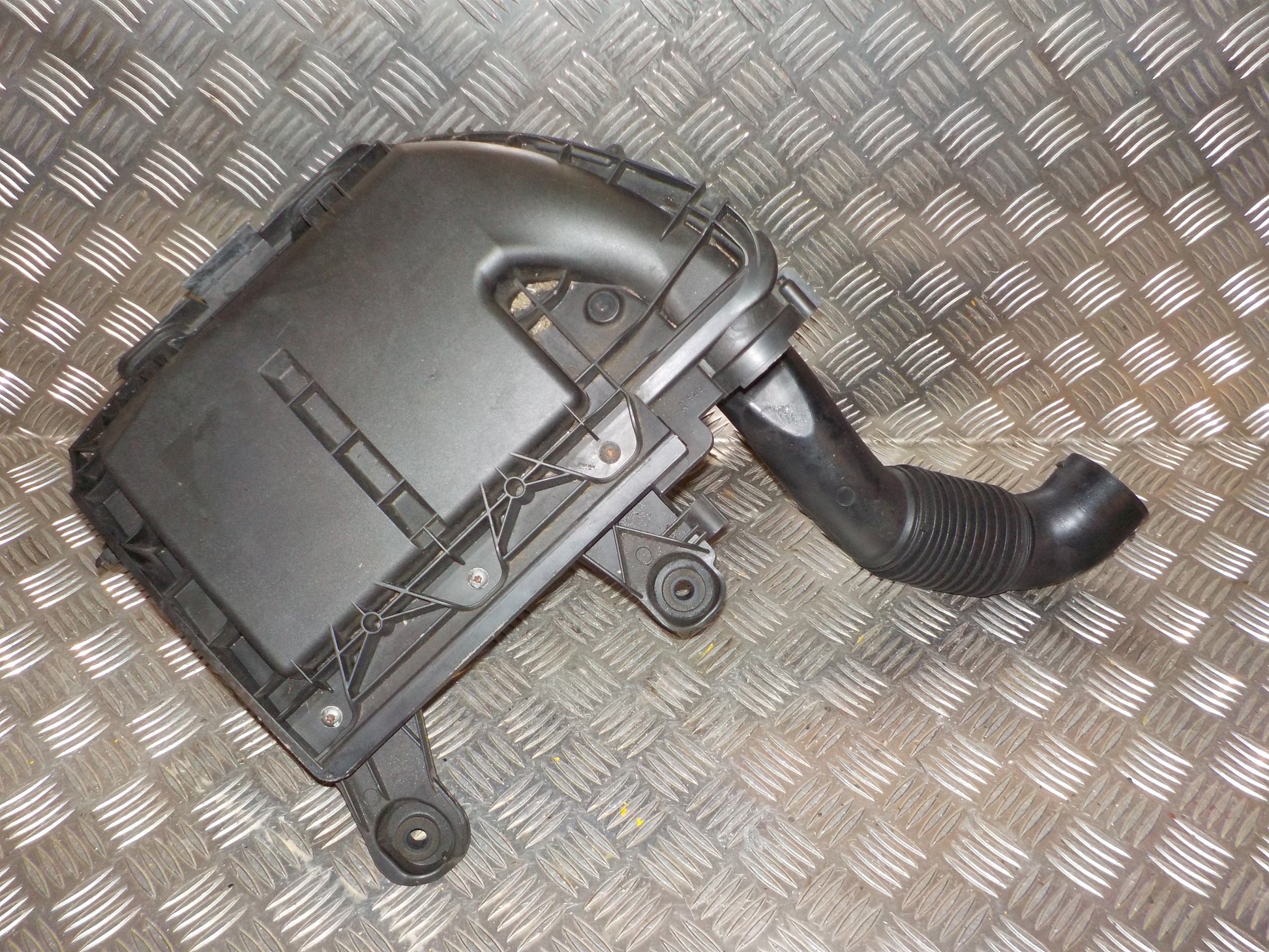 Citroen C3 II Luftfilterkasse  Med OEM Nr. 1420V1 Fra Citroen Ophugger