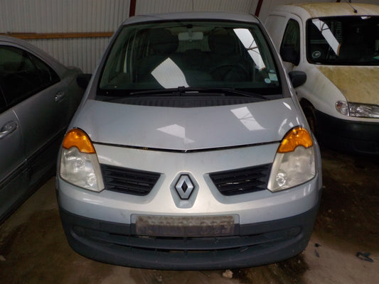 Renault Modus Pluk-Selv-Bil Med OEM Nr. Ophugger Fra Renault Ophugger