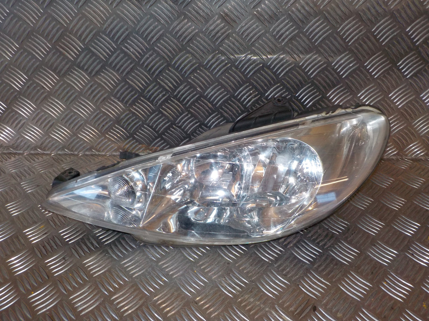 Peugeot 206 Forlygte Med OEM Nr. 6208A0 Fra Peugeot Ophugger